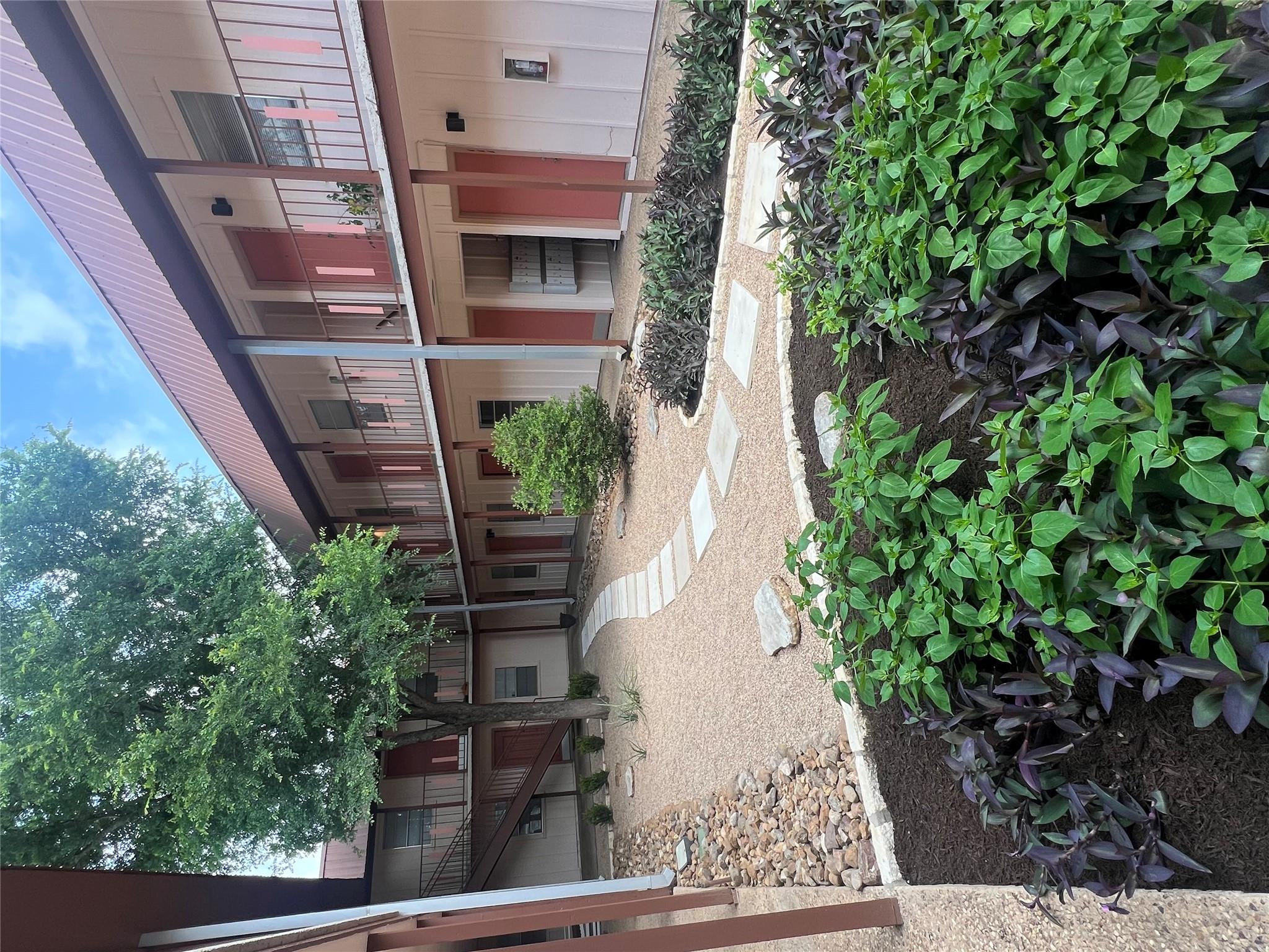 1410 W North Loop Blvd #102 Property Photo 6
