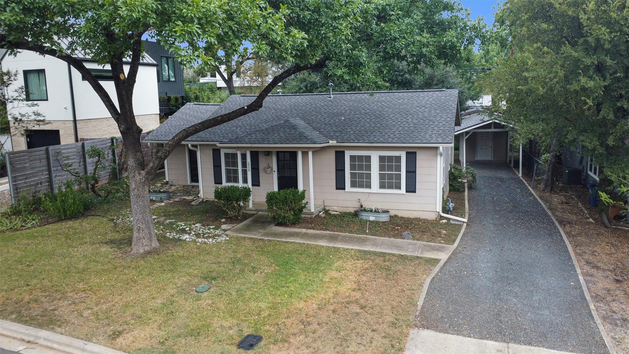 2008 De Verne St Property Photo 4
