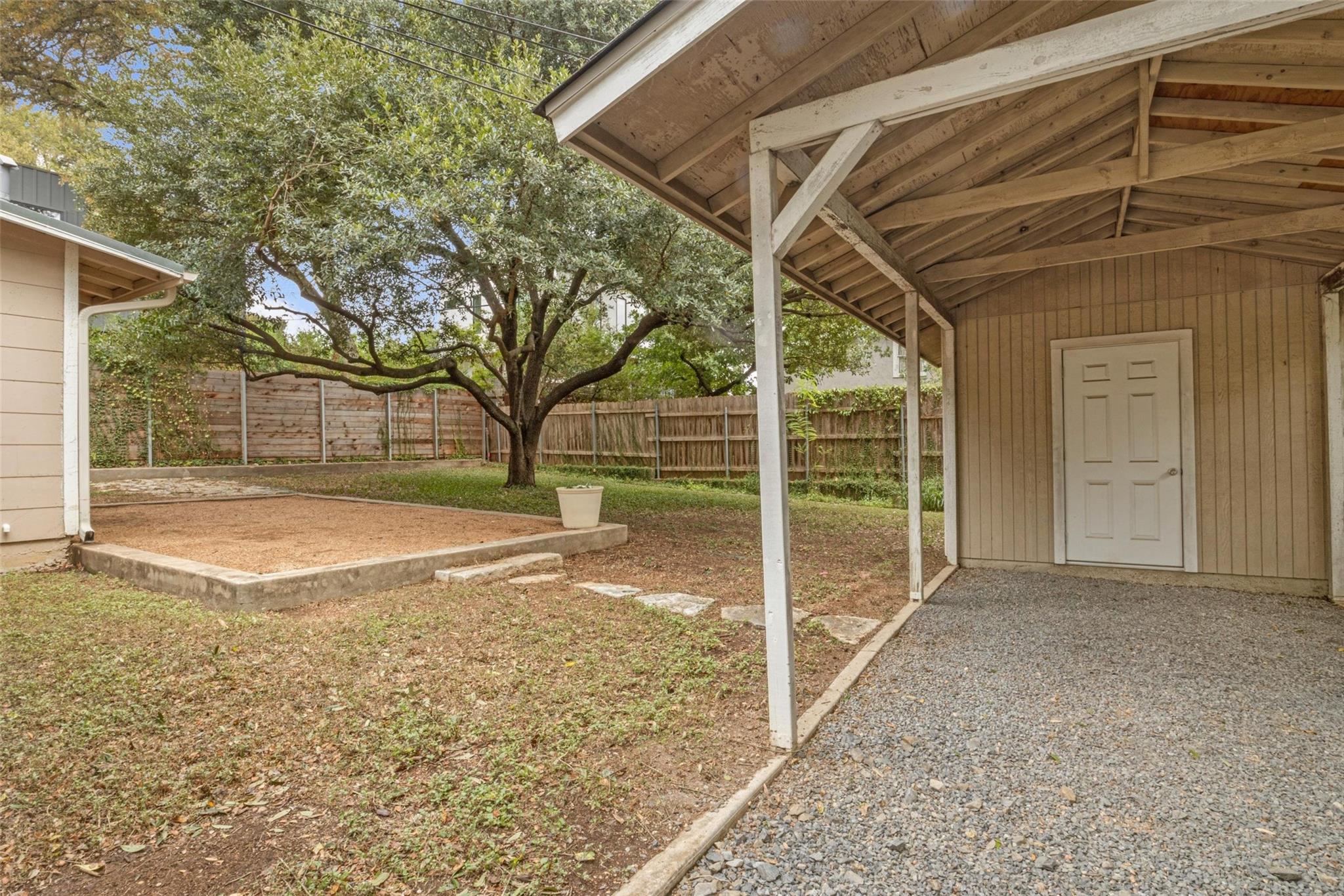 2008 De Verne St Property Photo 28