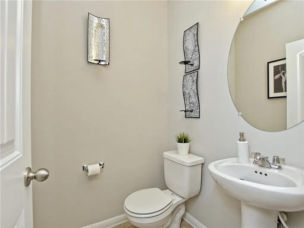 8117 Rosano St Property Photo 6