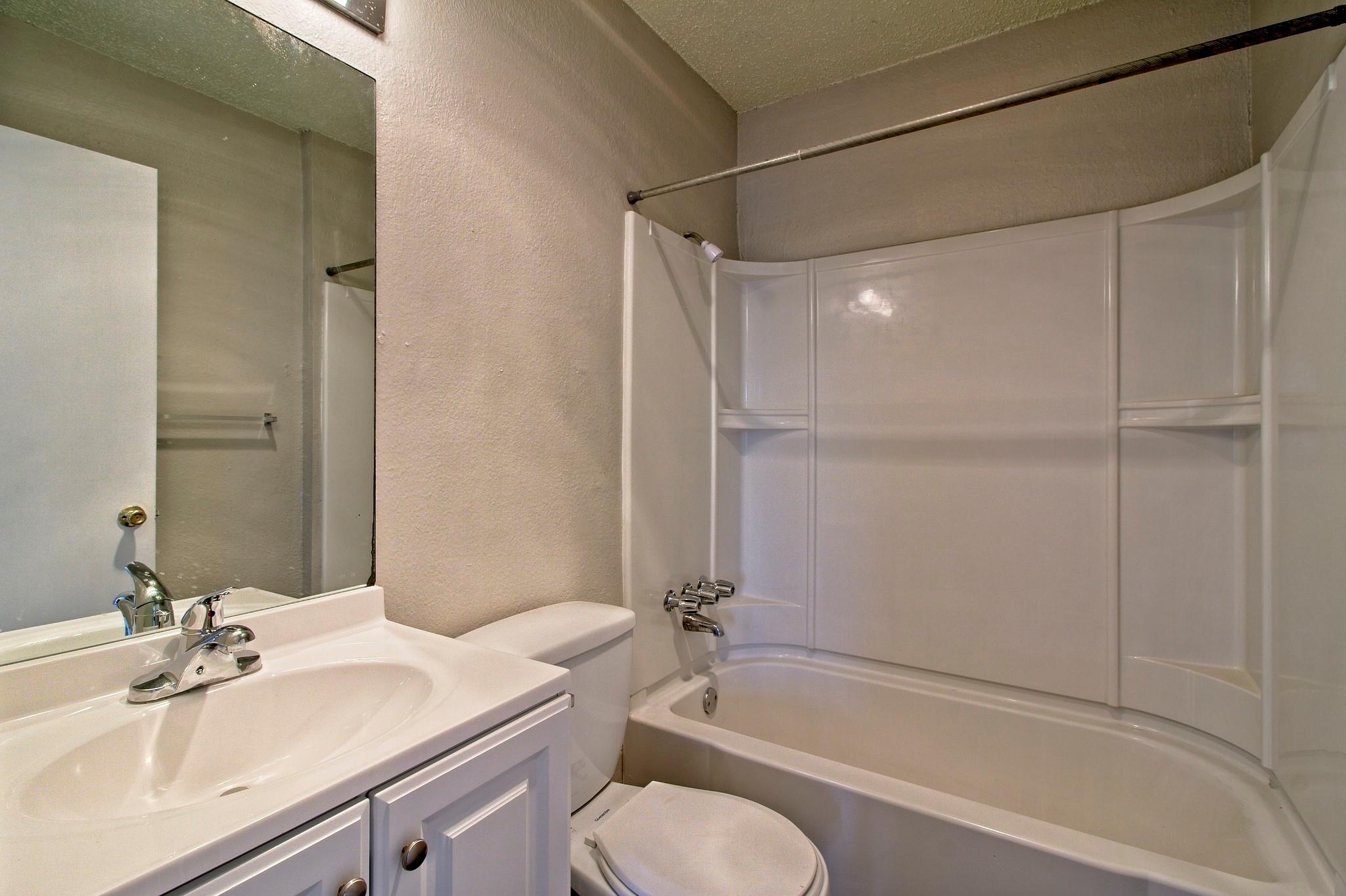 4300 Acropolis Ct Property Photo 2