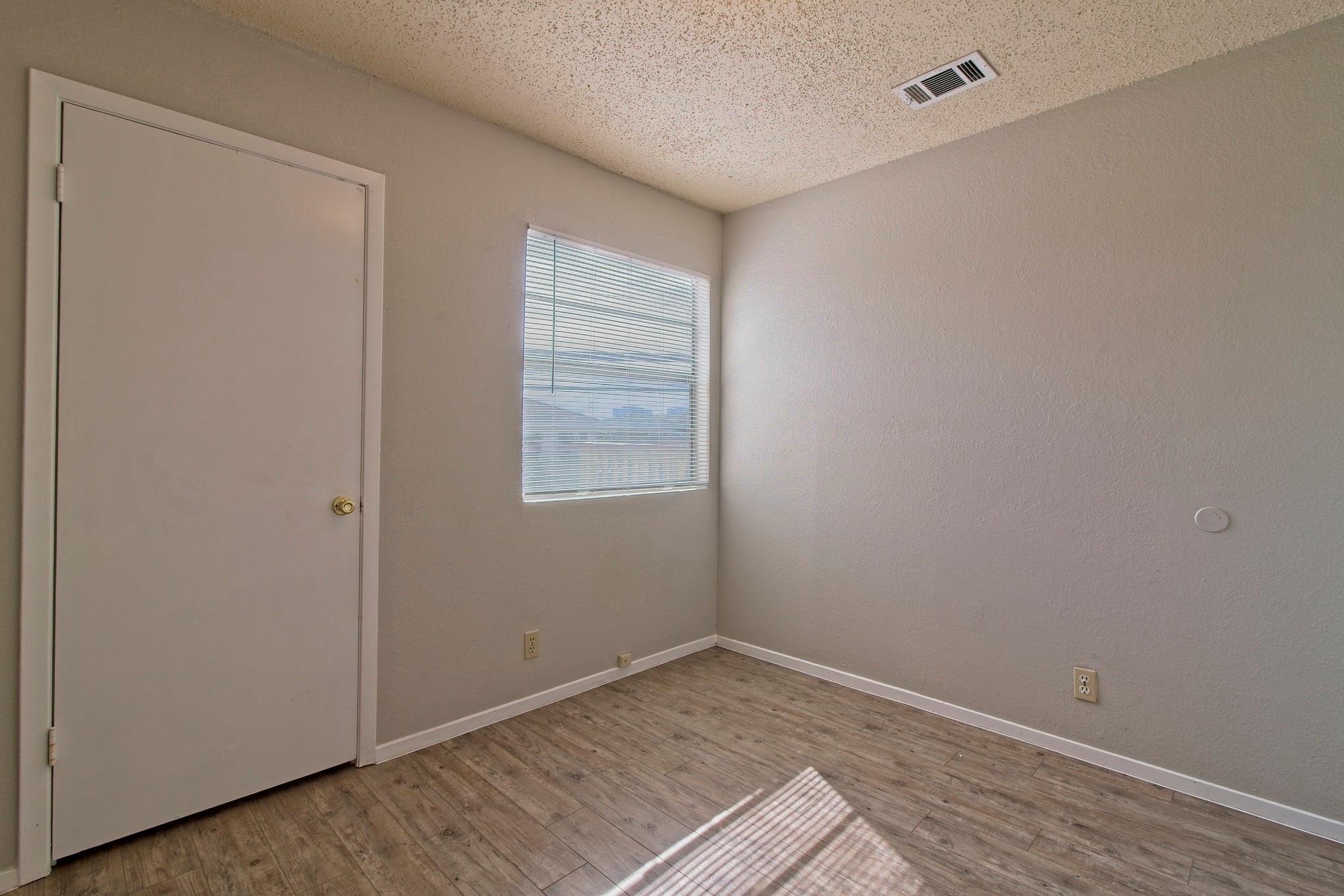 4300 Acropolis Ct Property Photo 3