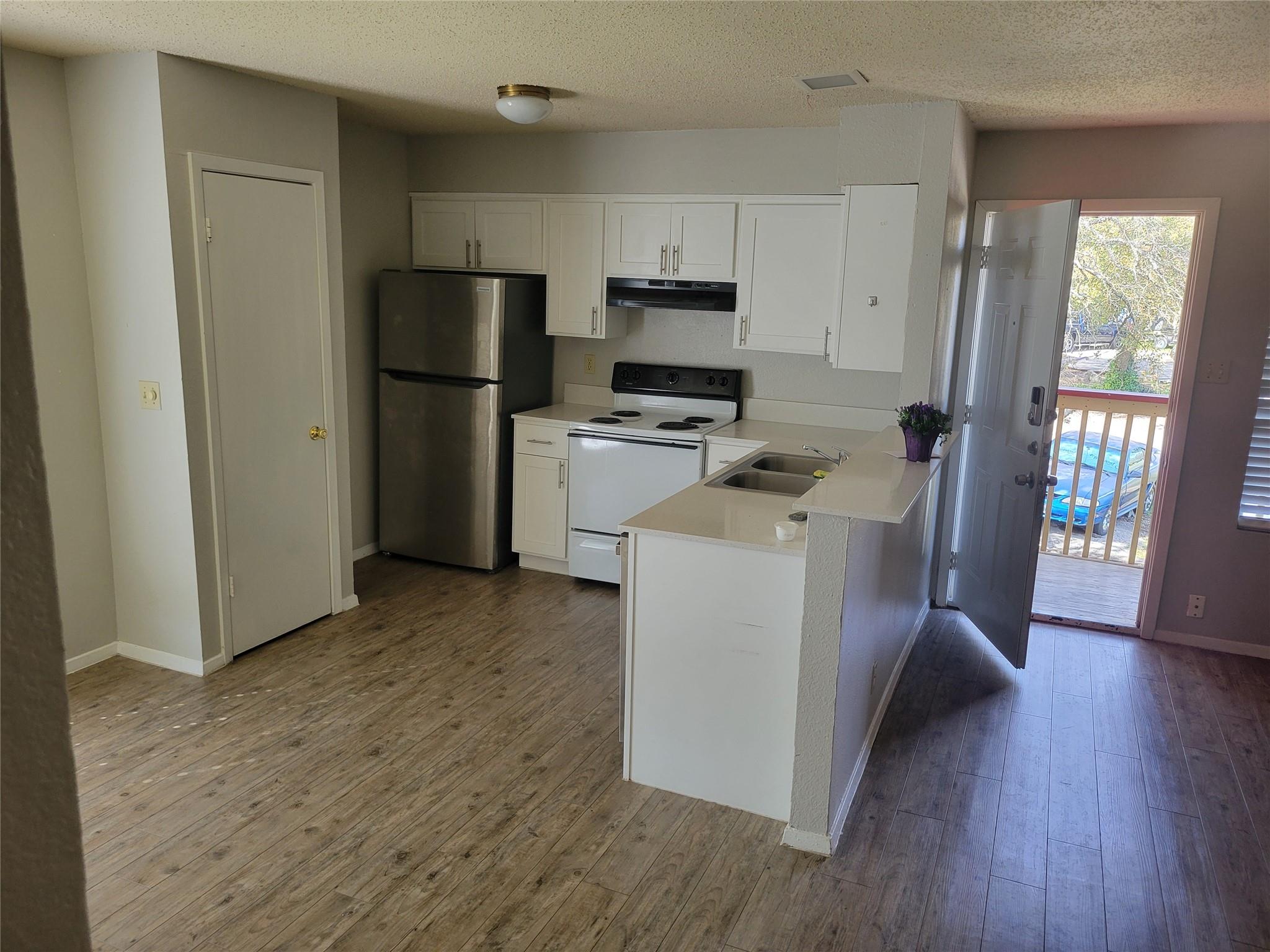 4300 Acropolis Ct Property Photo 7