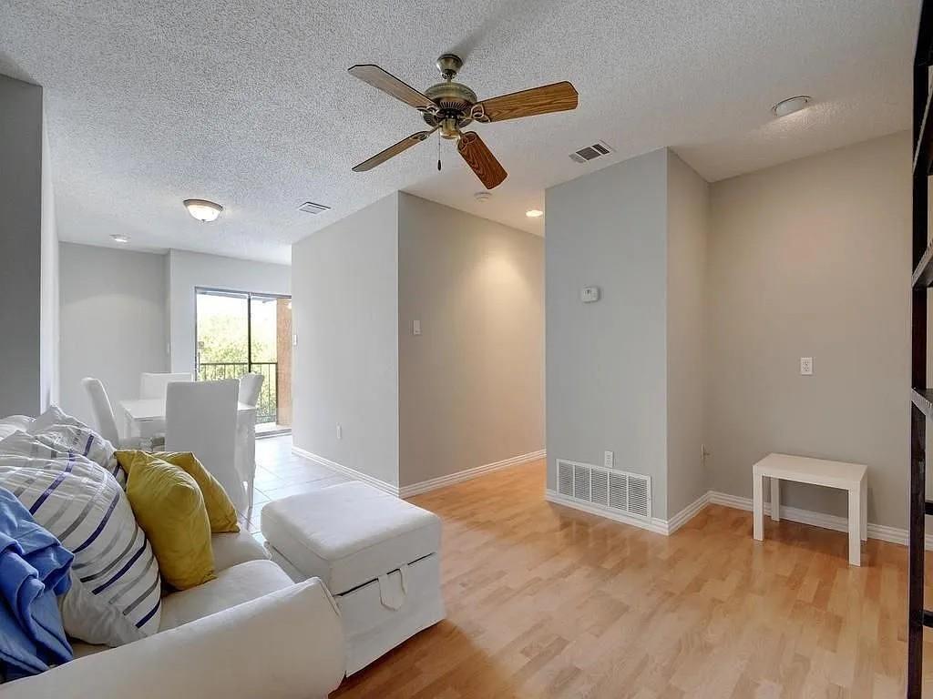 2409 Leon St #207 Property Photo 1