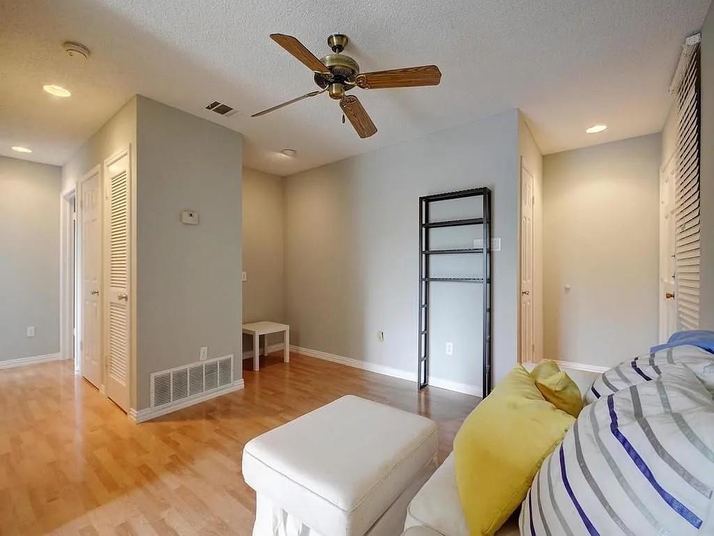2409 Leon St #207 Property Photo 2