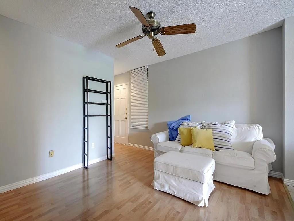 2409 Leon St #207 Property Photo 4