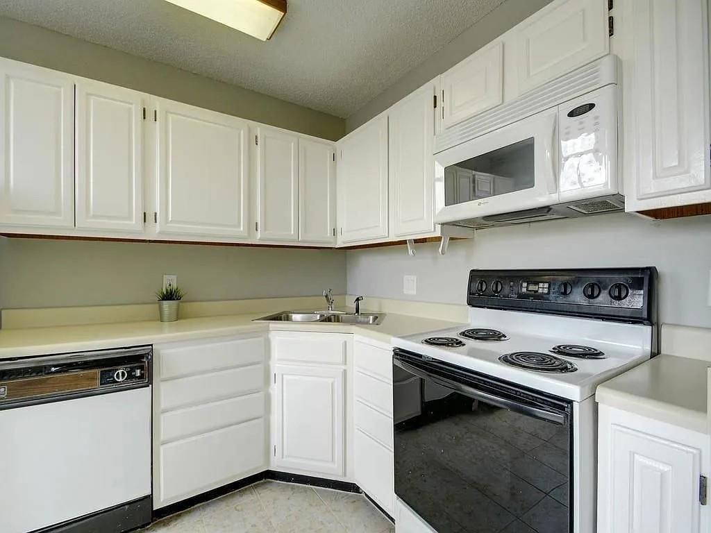 2409 Leon St #207 Property Photo 14