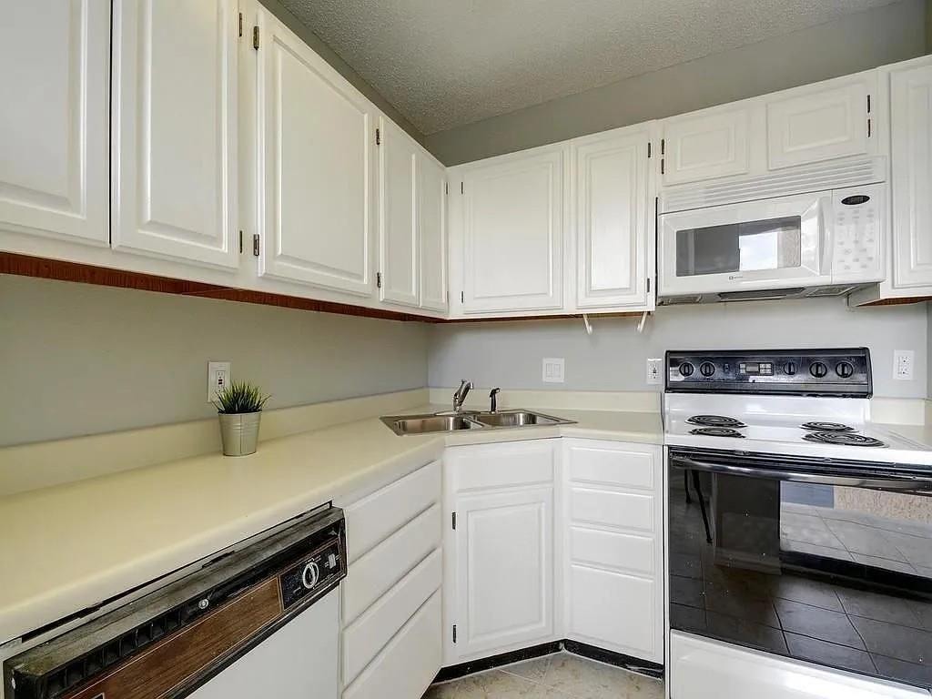 2409 Leon St #207 Property Photo 16