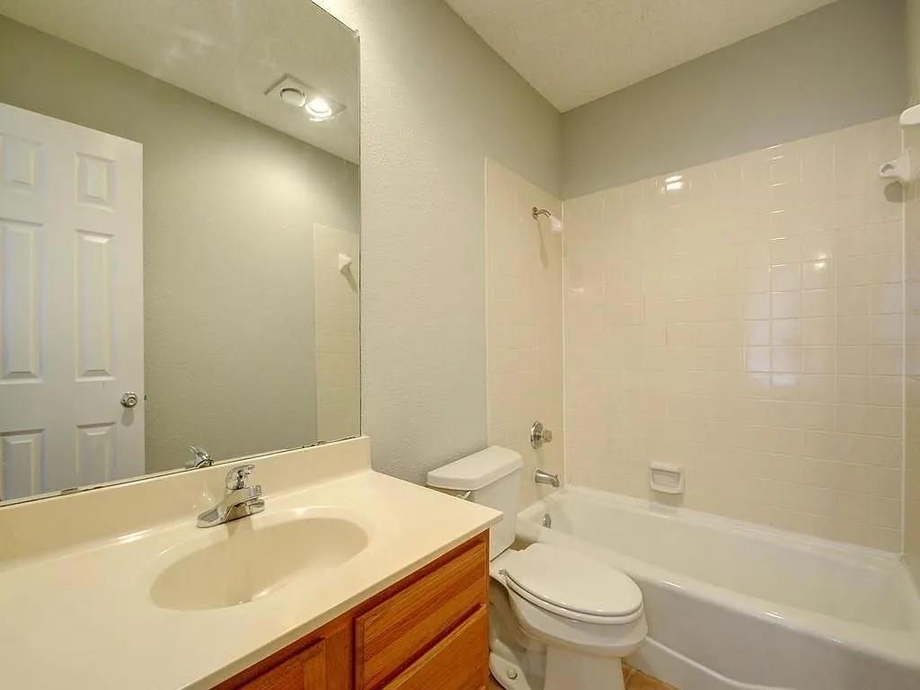 2409 Leon St #207 Property Photo 17