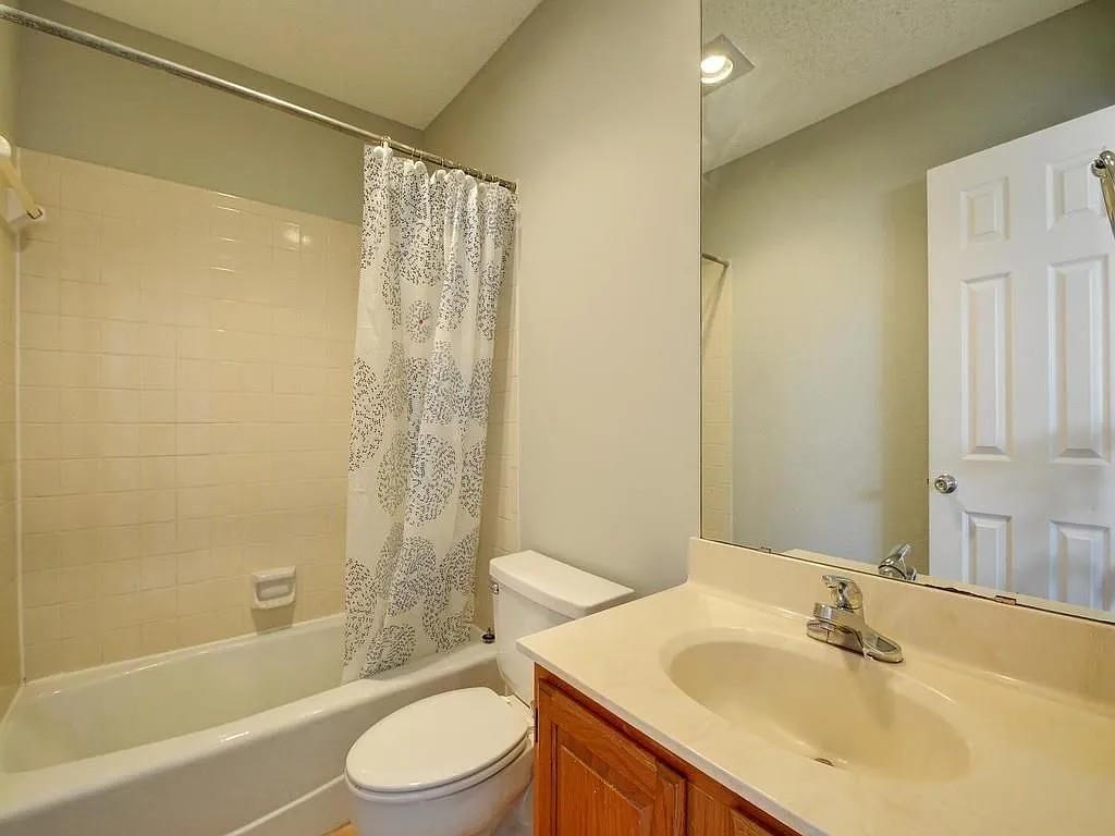2409 Leon St #207 Property Photo 18