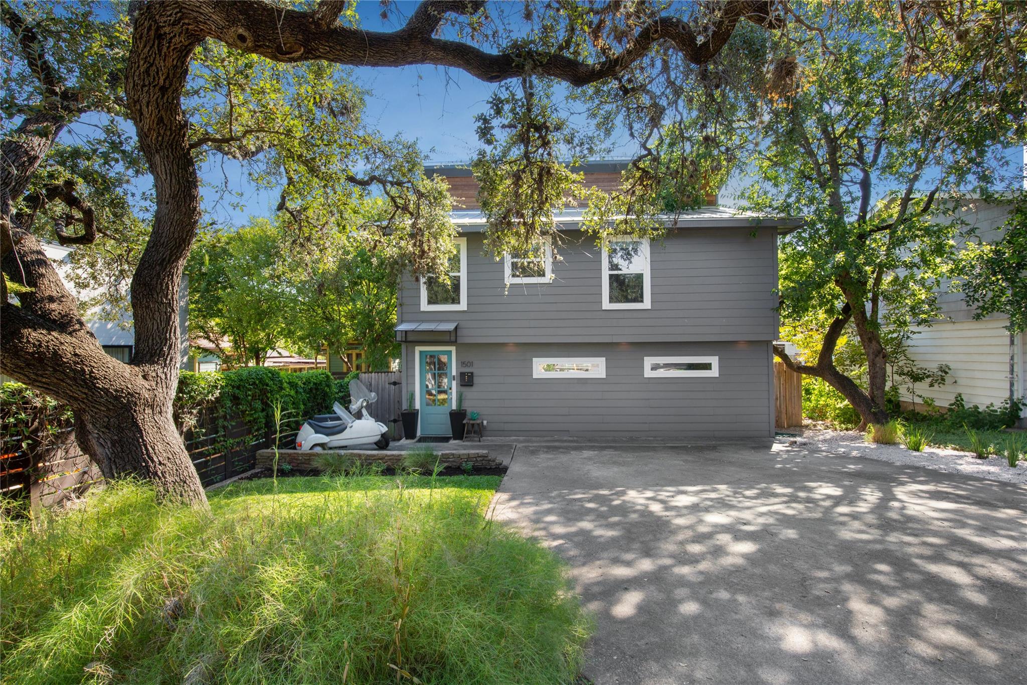 1501 Brackenridge St Property Photo 1