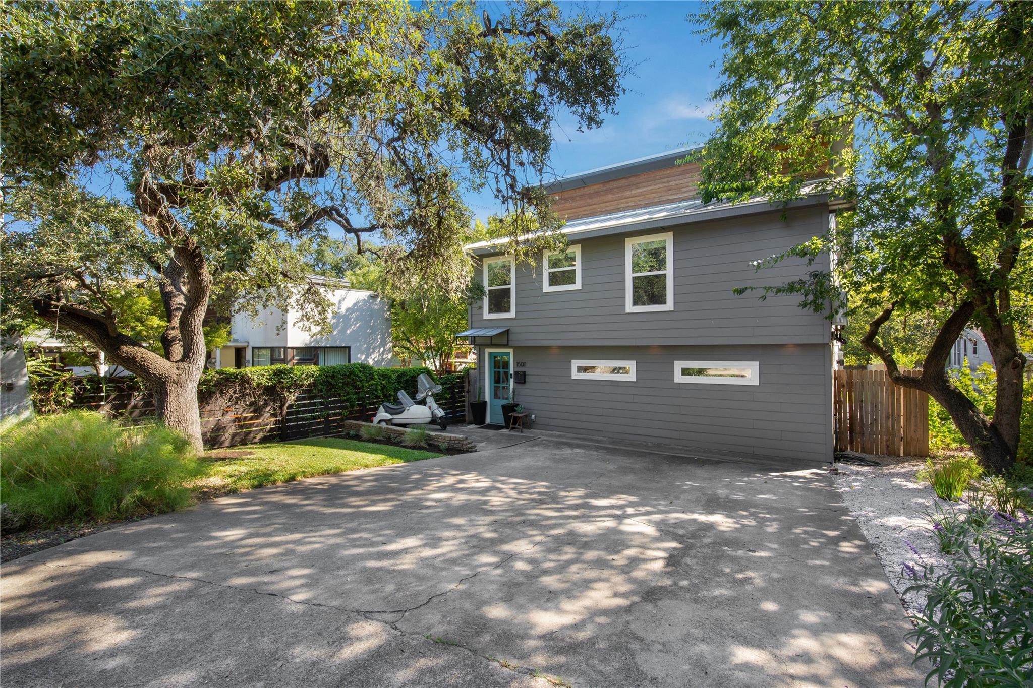 1501 Brackenridge St Property Photo 2
