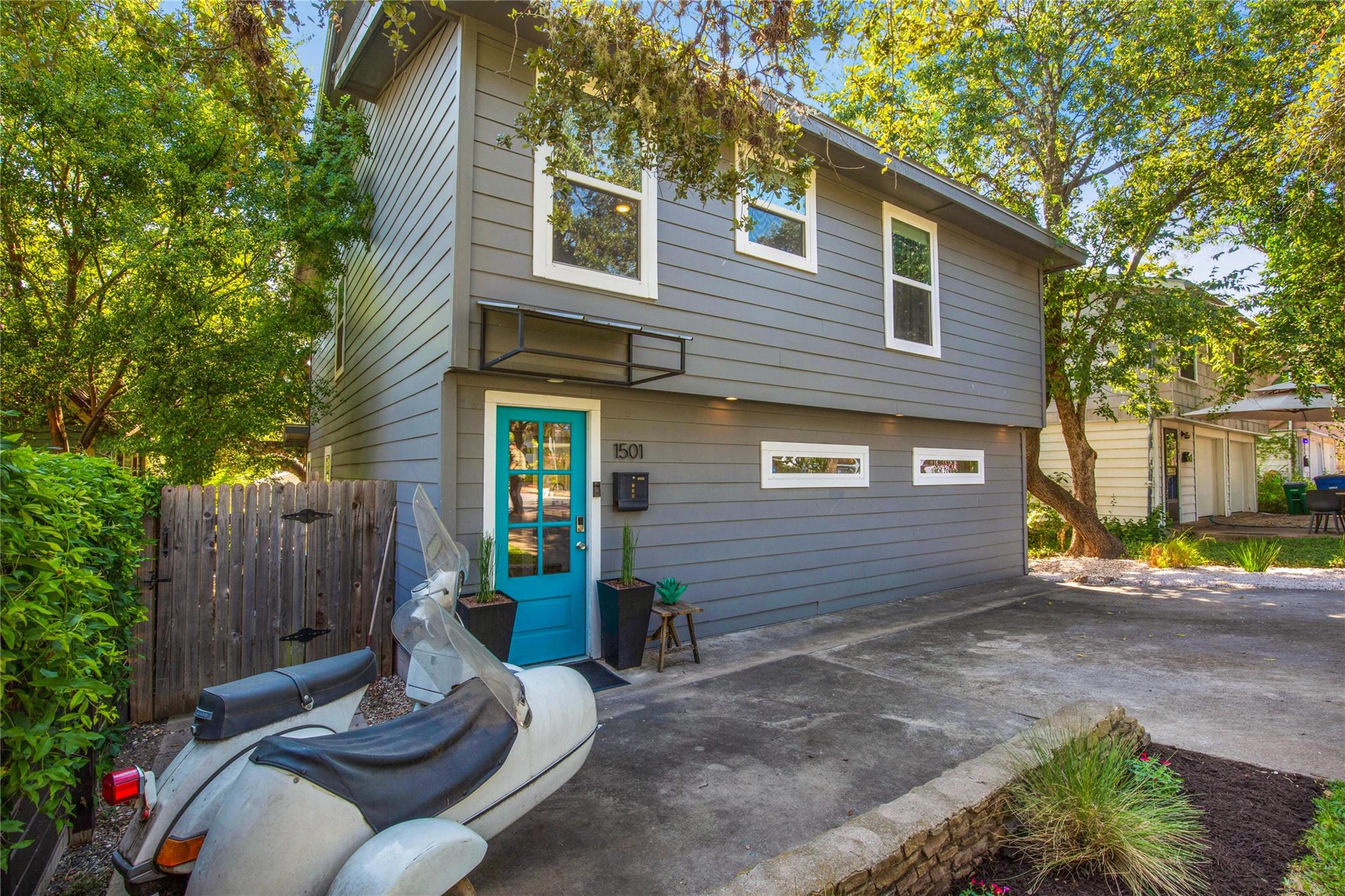 1501 Brackenridge St Property Photo 3