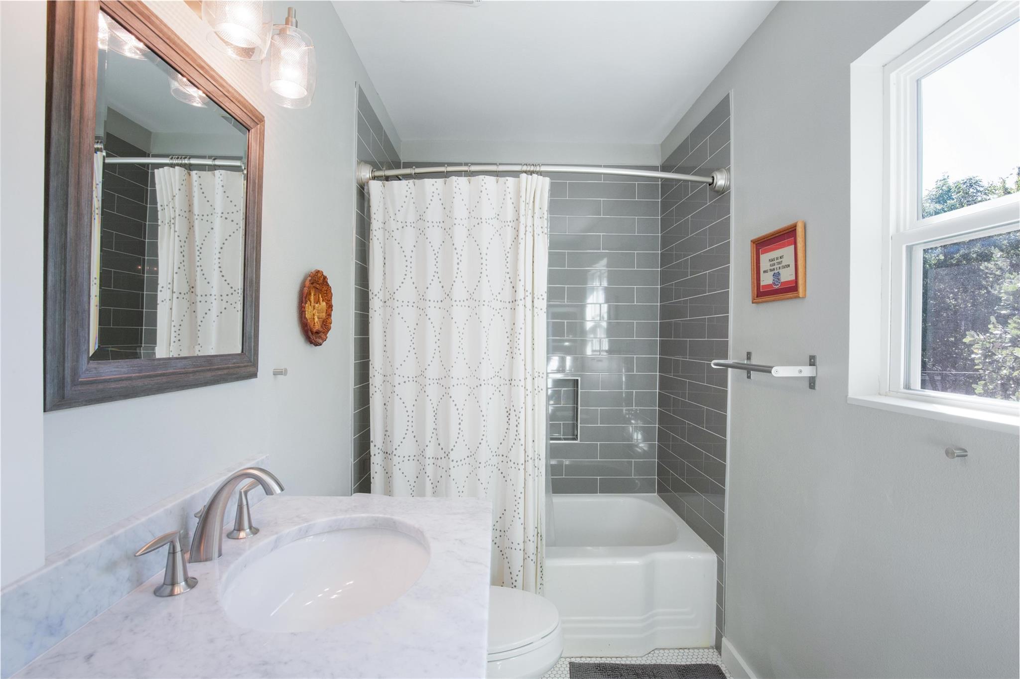 1501 Brackenridge St Property Photo 25