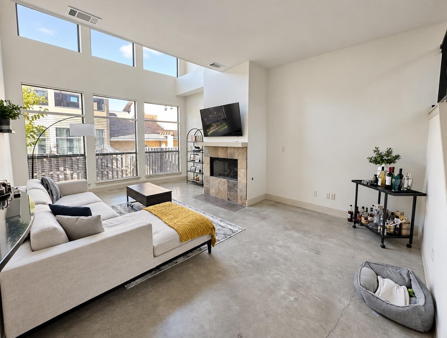 2316 Thornton Rd #b Property Photo 2