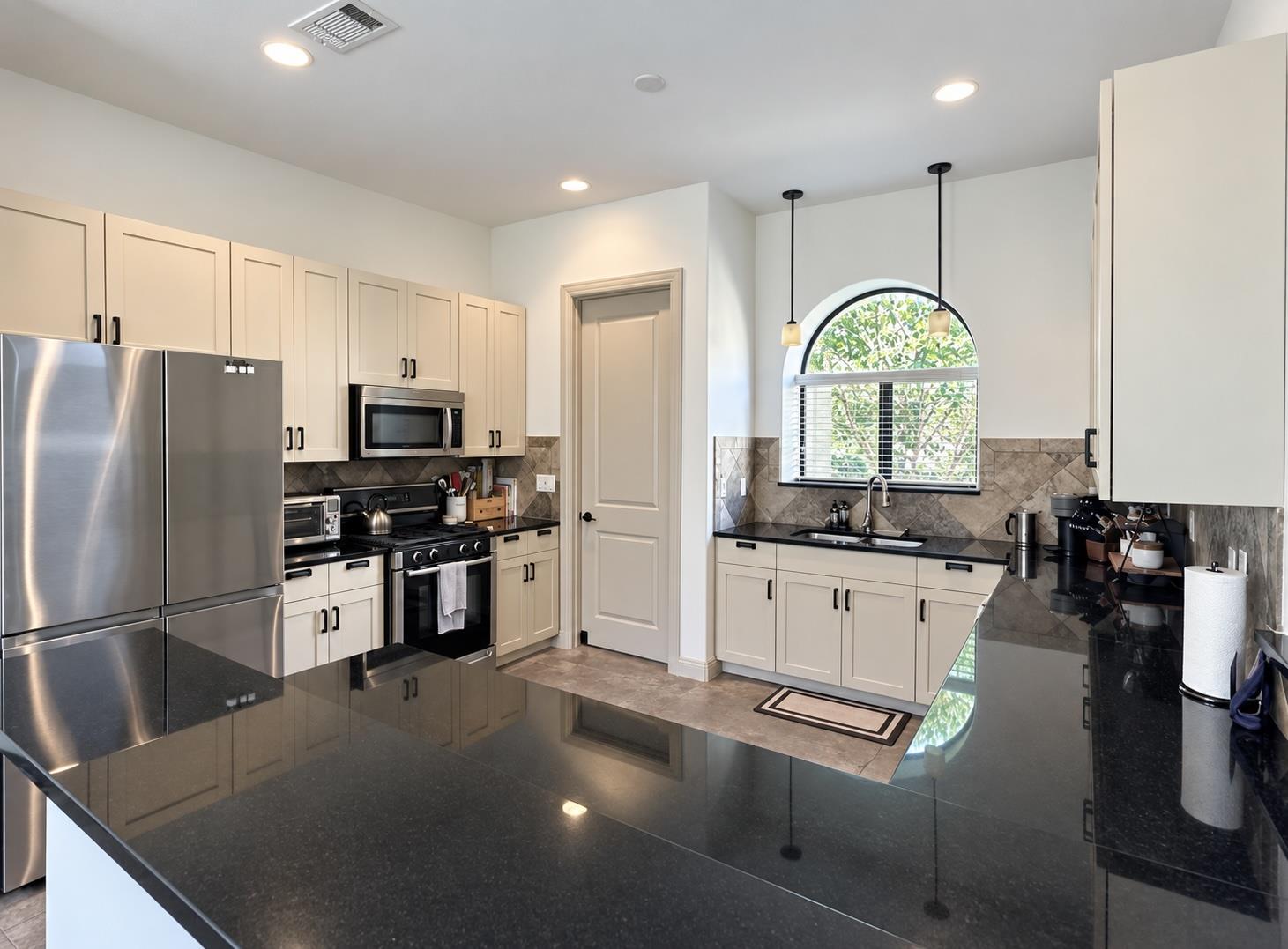 2316 Thornton Rd #b Property Photo 6