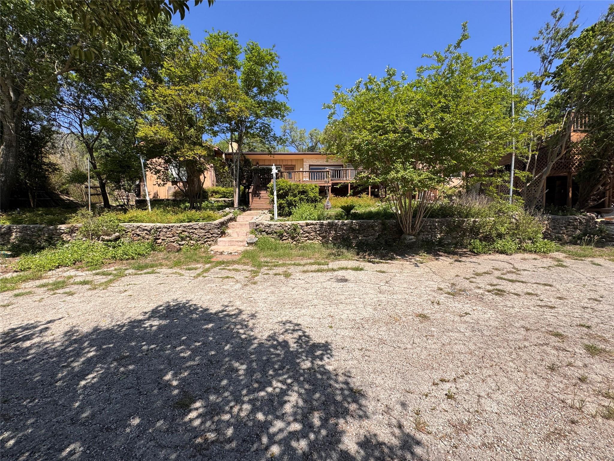 1000 Advance St Property Photo 4