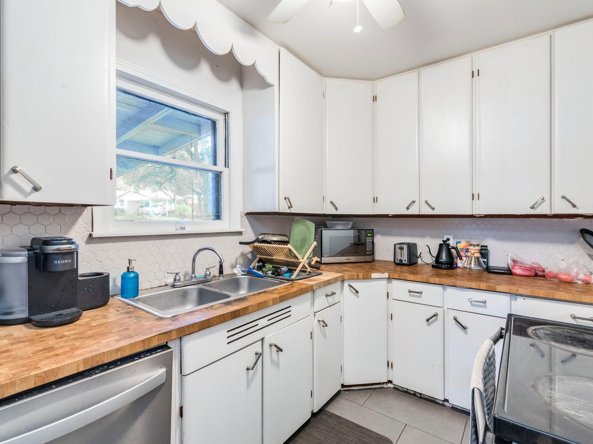 1000 Advance St Property Photo 17