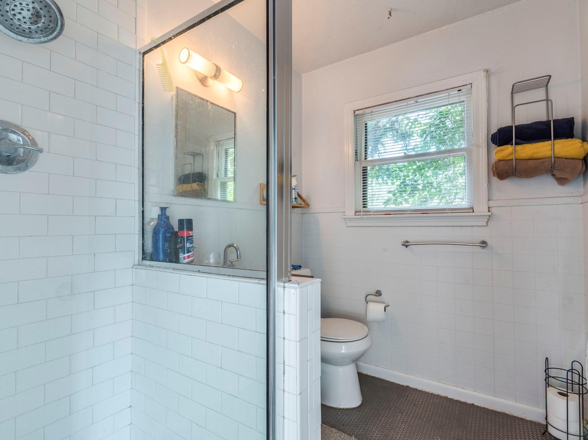 1000 Advance St Property Photo 19