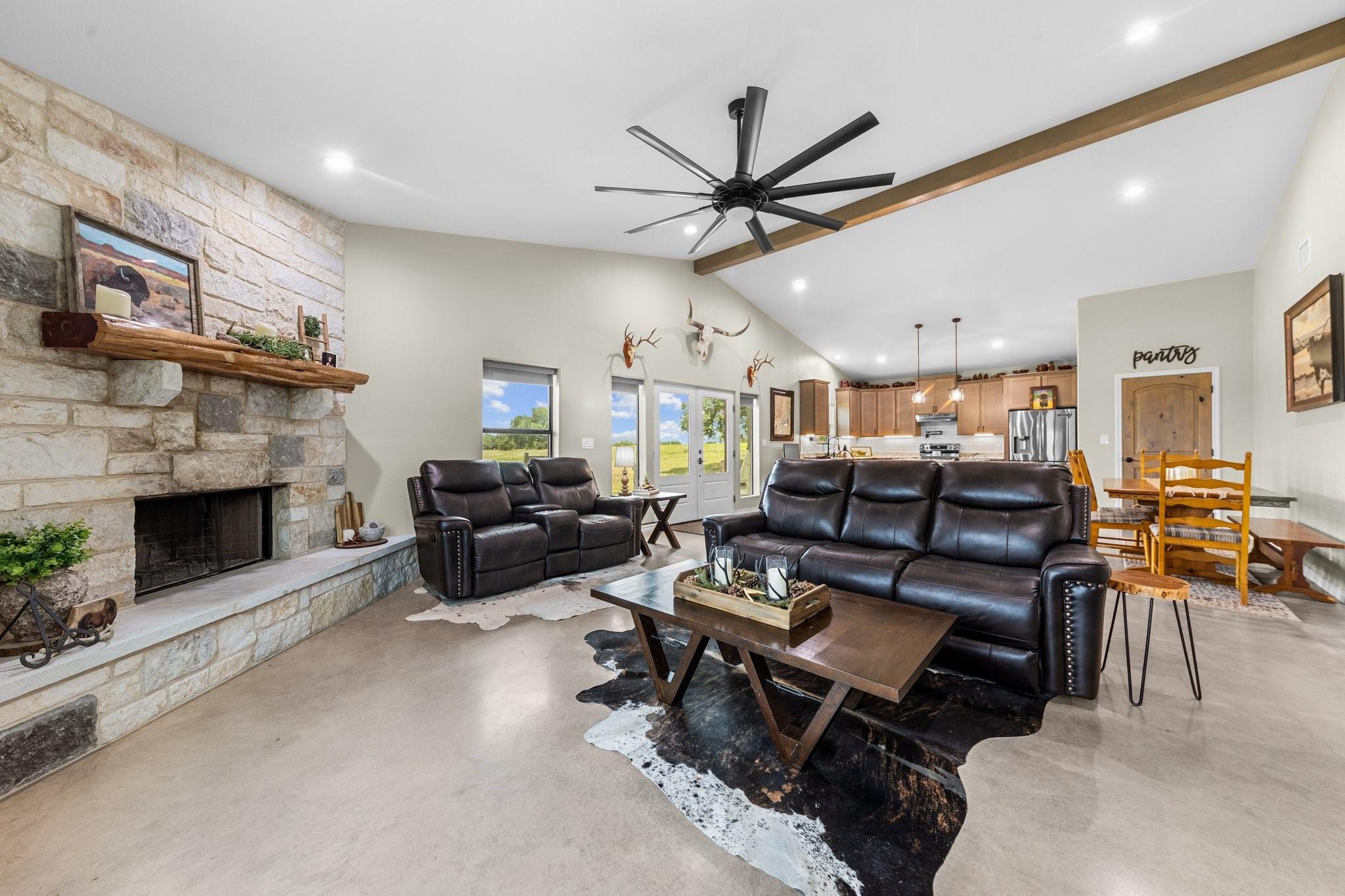 820 Blackbuck Ridge Dr Property Photo 2