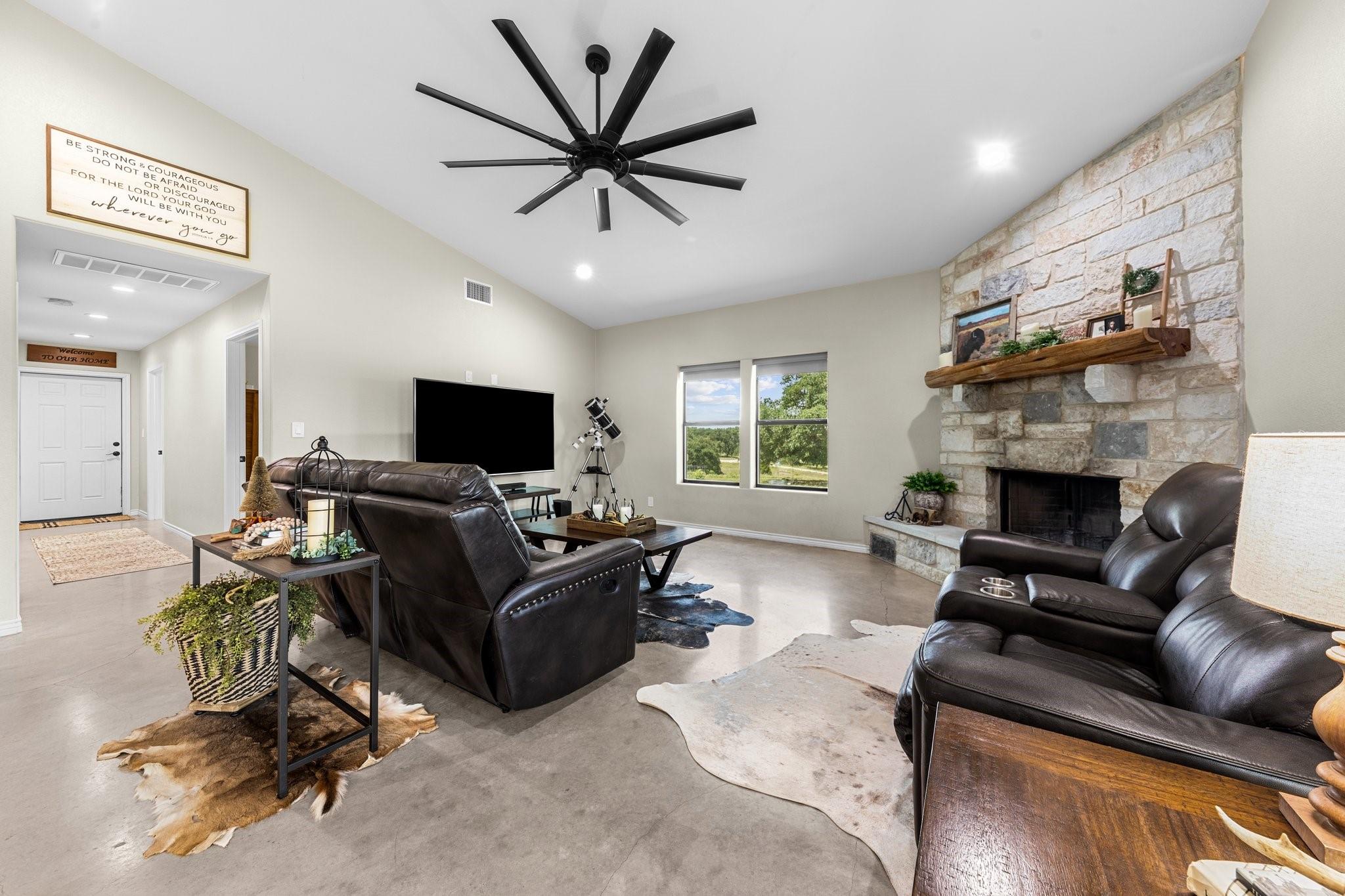 820 Blackbuck Ridge Dr Property Photo 4