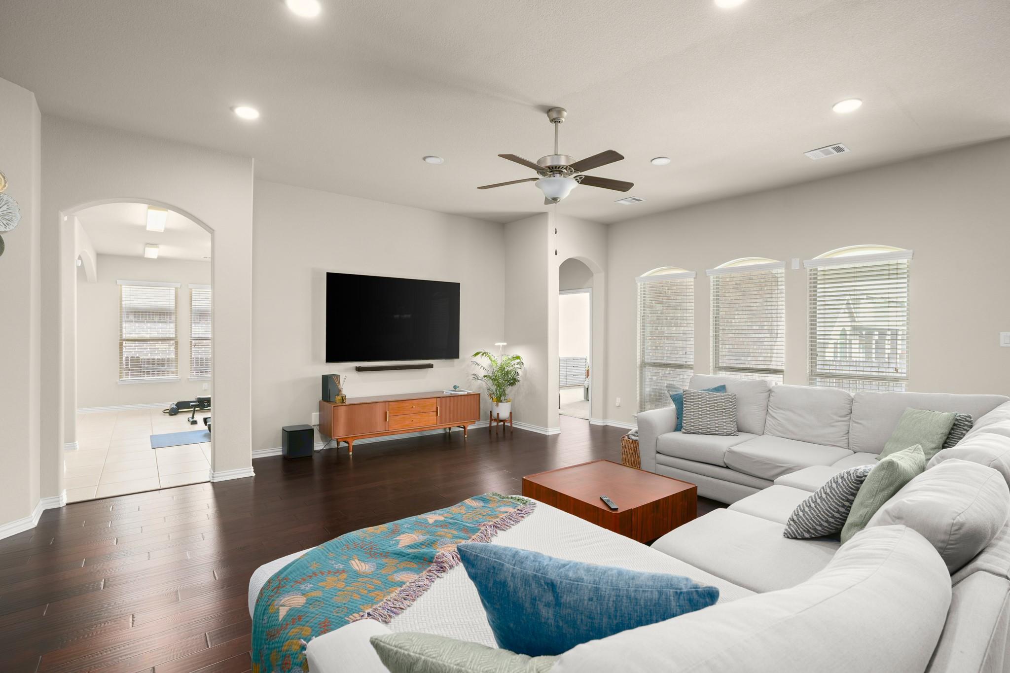 2855 Saint Paul Rivera None Property Photo 8