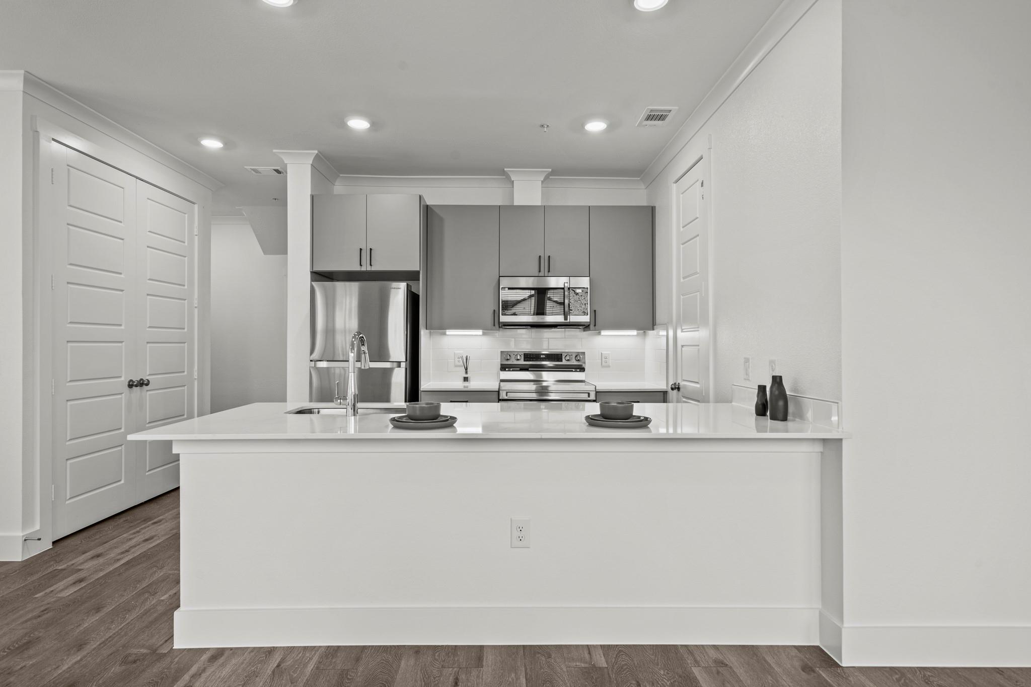 1664 Hillside Terrace None #2716 Property Photo 8