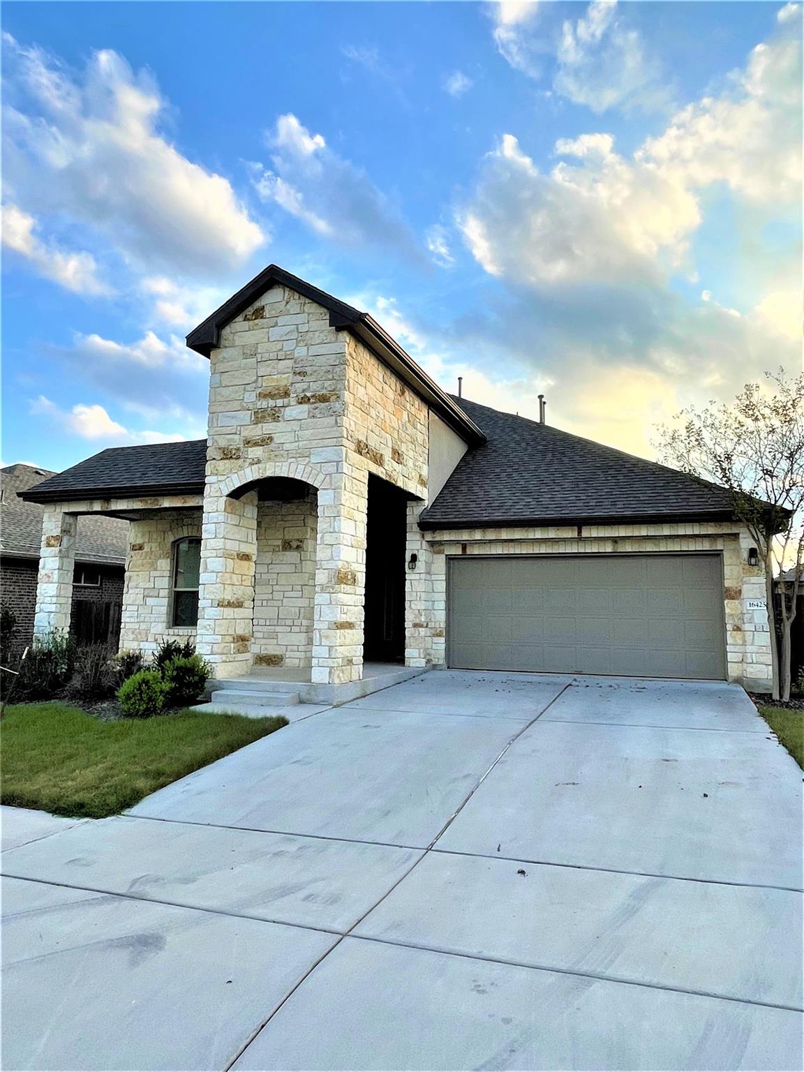 16425 Pienza Dr Property Photo 2