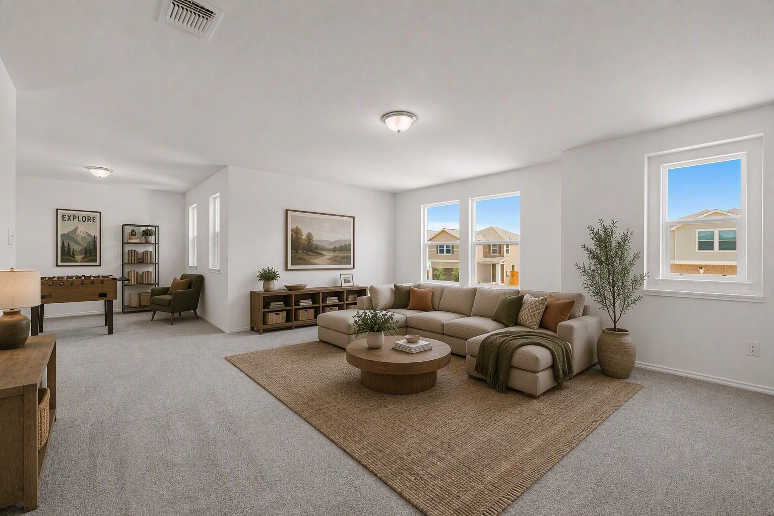 260 Feathers St Property Photo 6