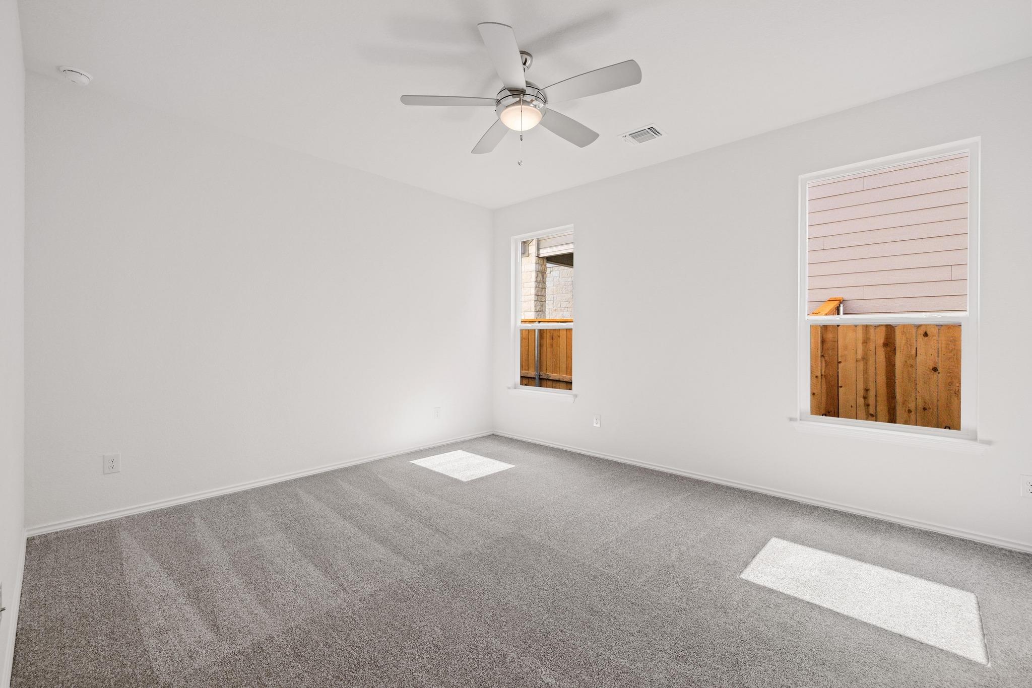260 Feathers St Property Photo 13