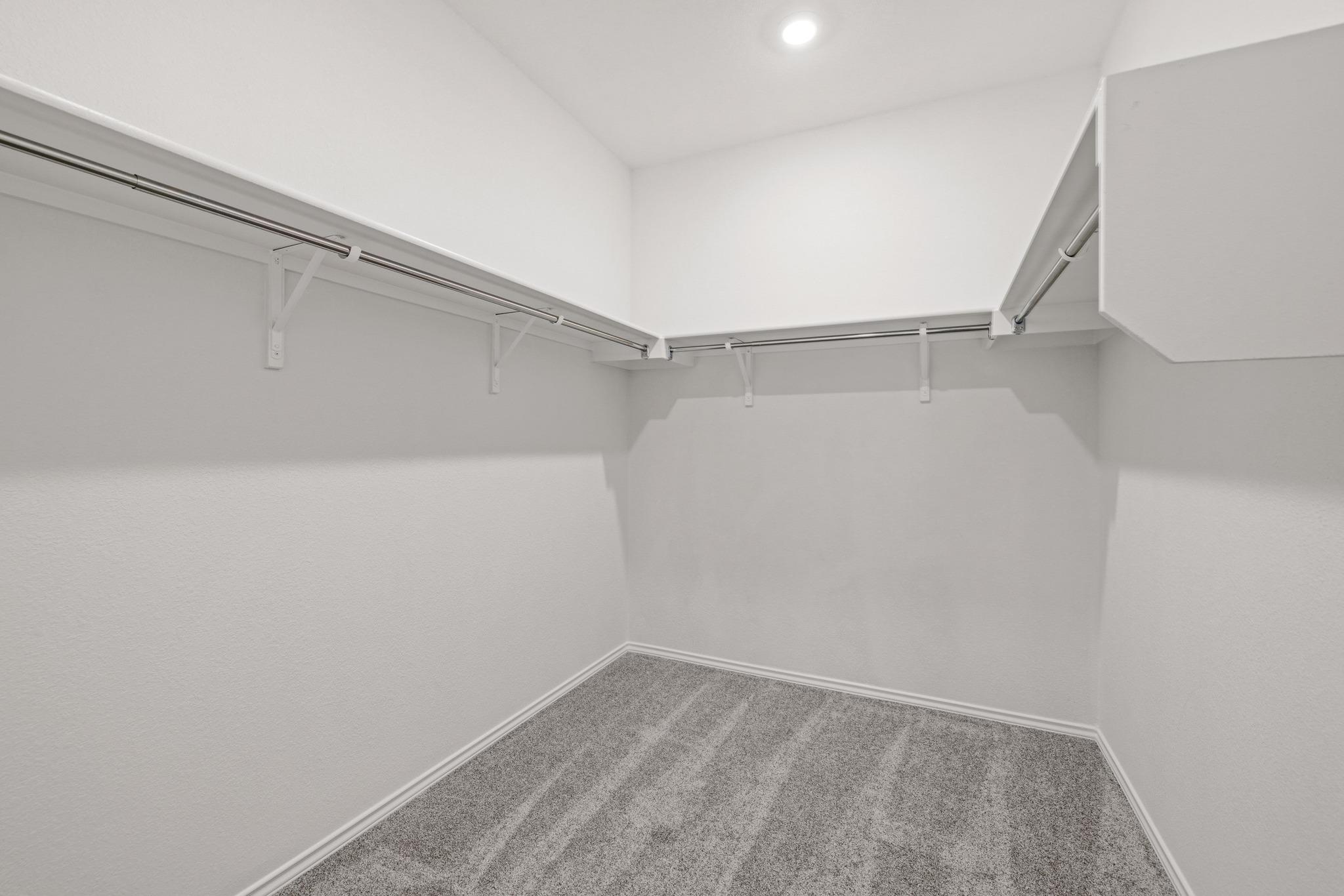 260 Feathers St Property Photo 15