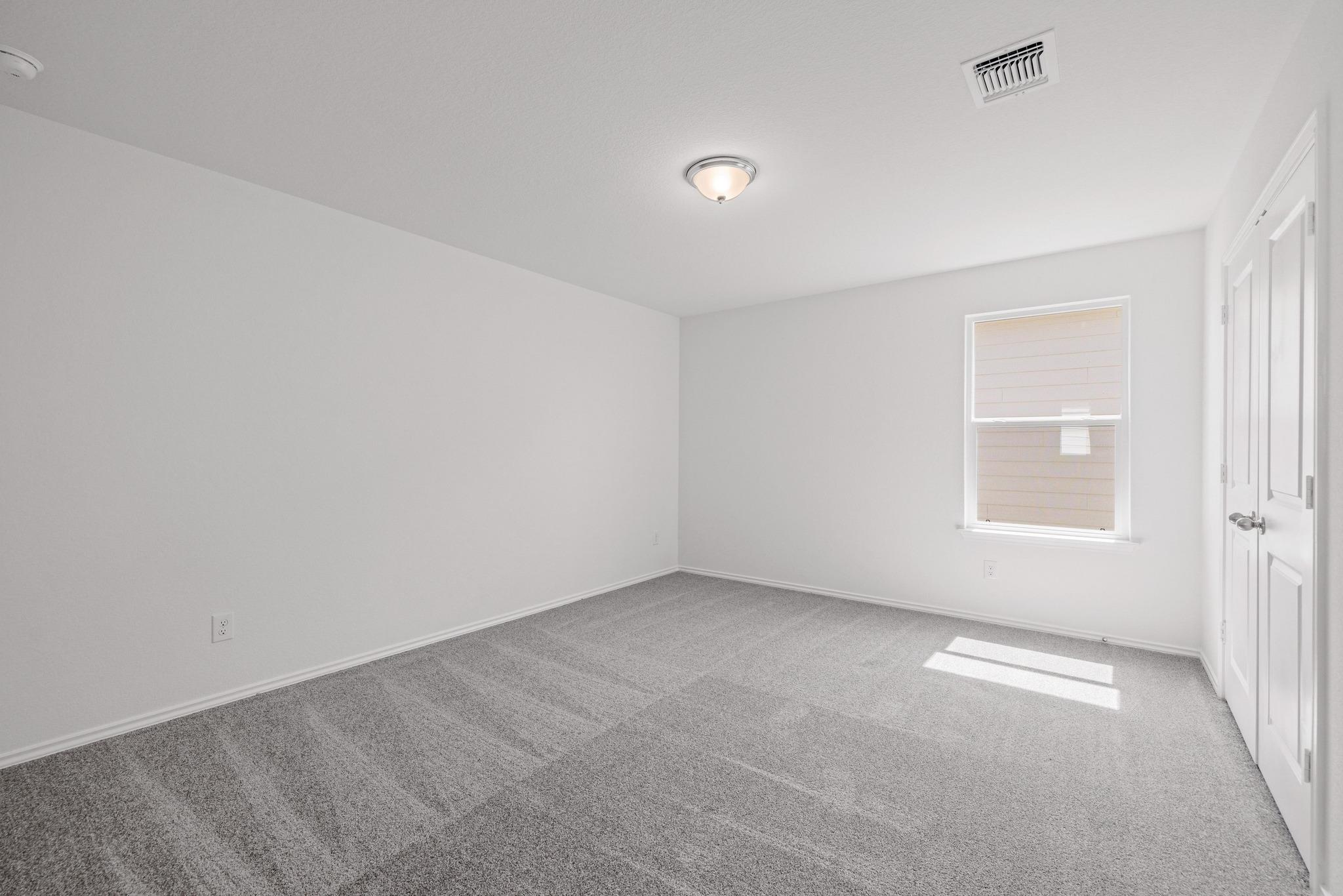 260 Feathers St Property Photo 18