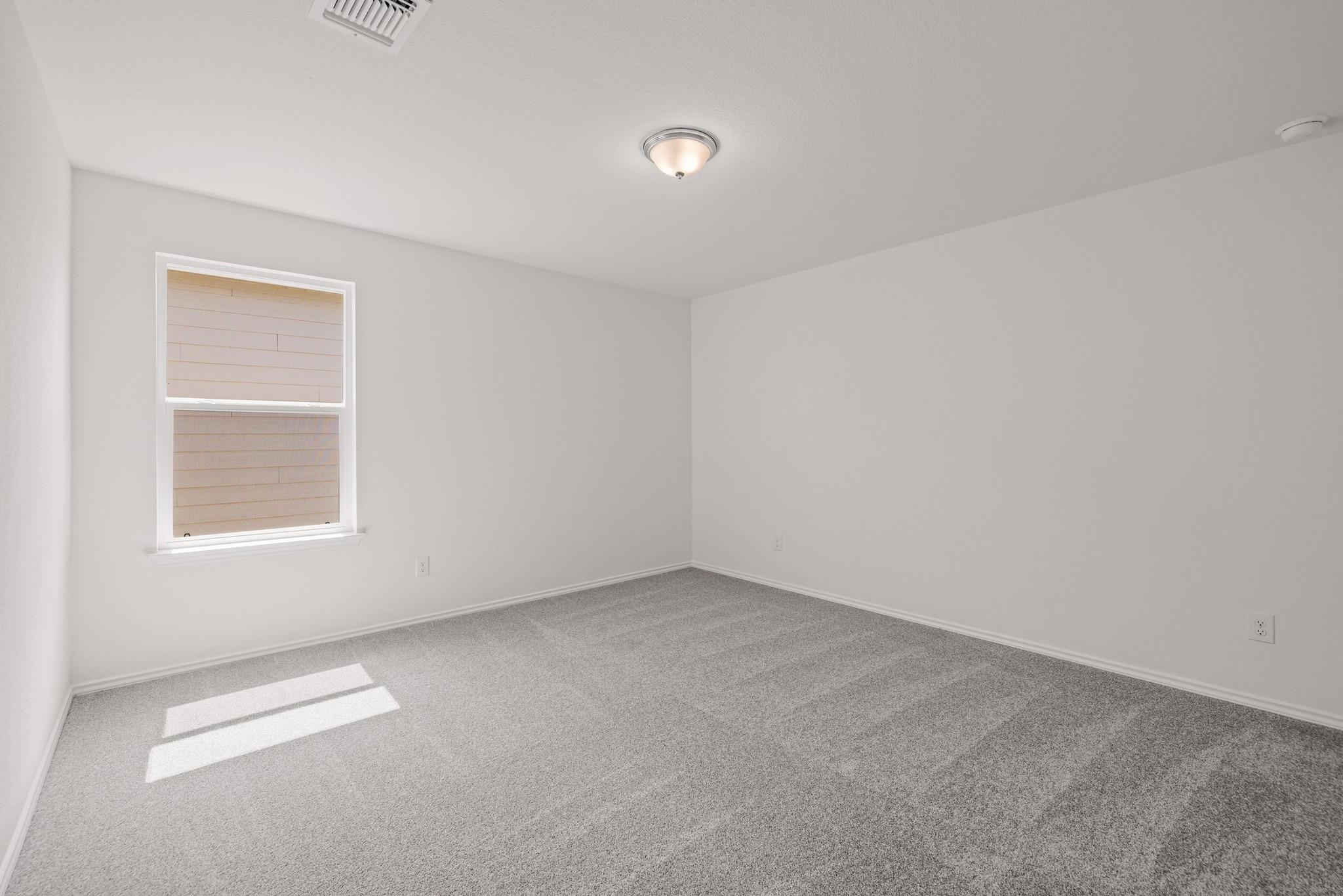 260 Feathers St Property Photo 20