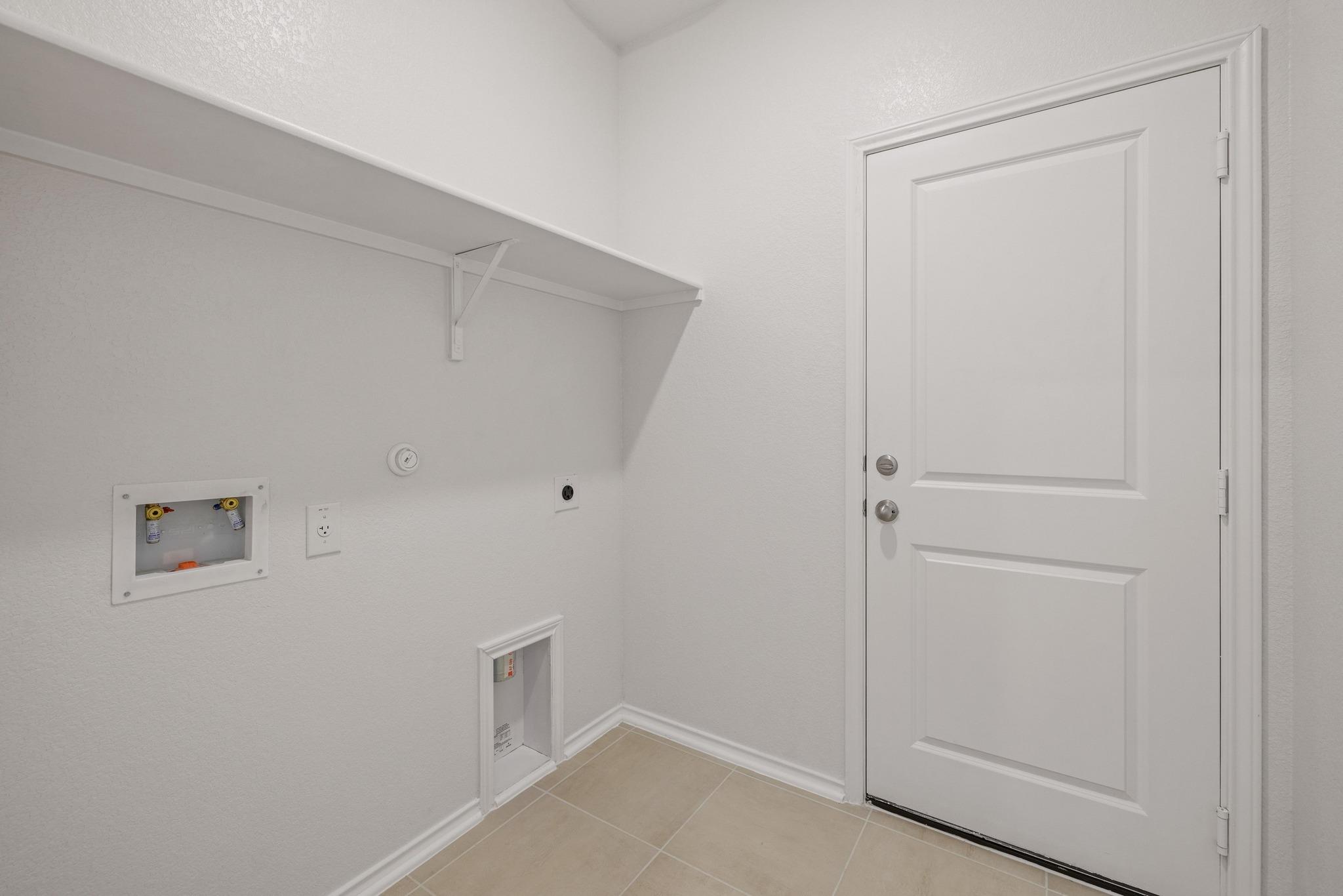 260 Feathers St Property Photo 22