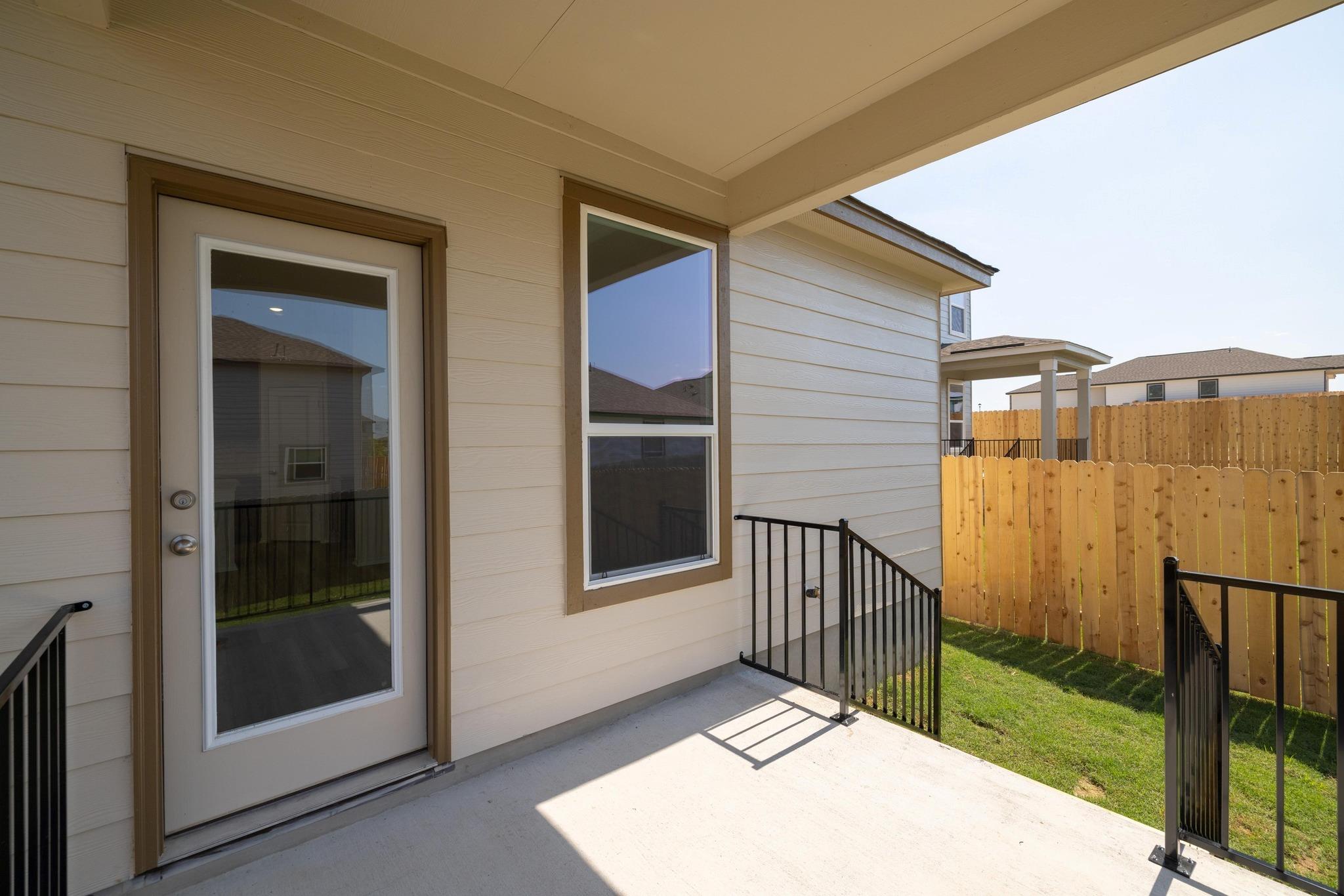 260 Feathers St Property Photo 28