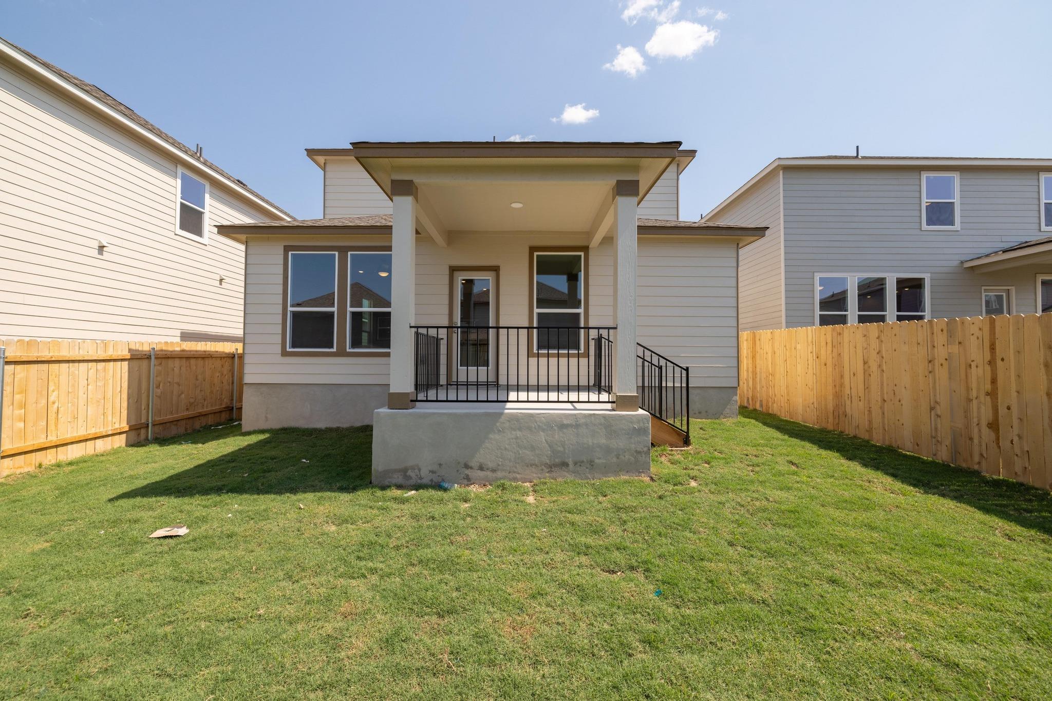 260 Feathers St Property Photo 30