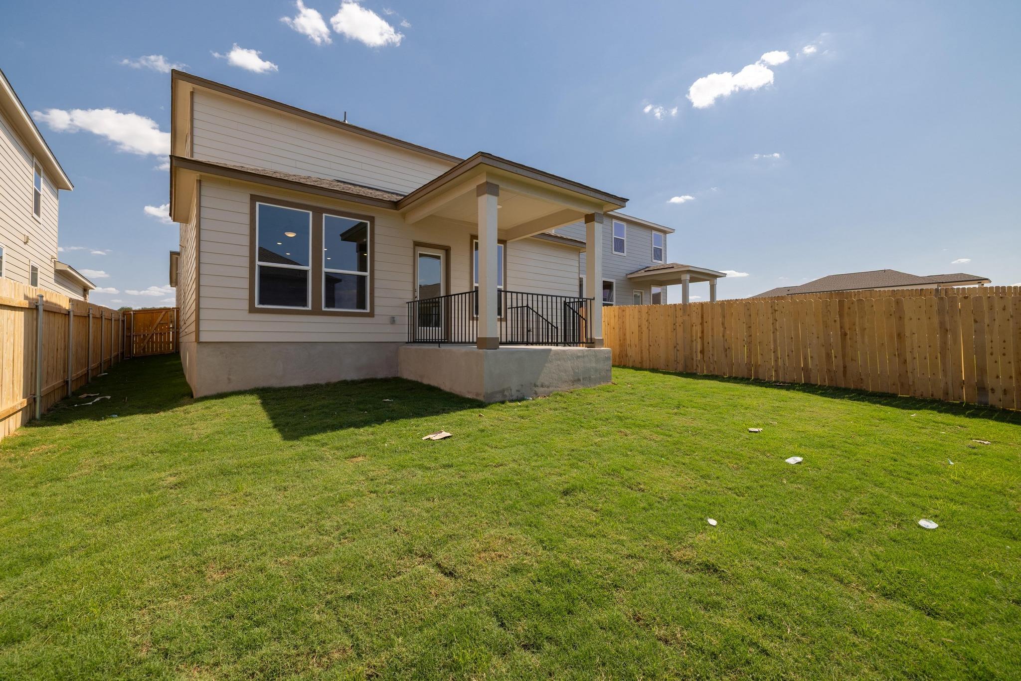 260 Feathers St Property Photo 32
