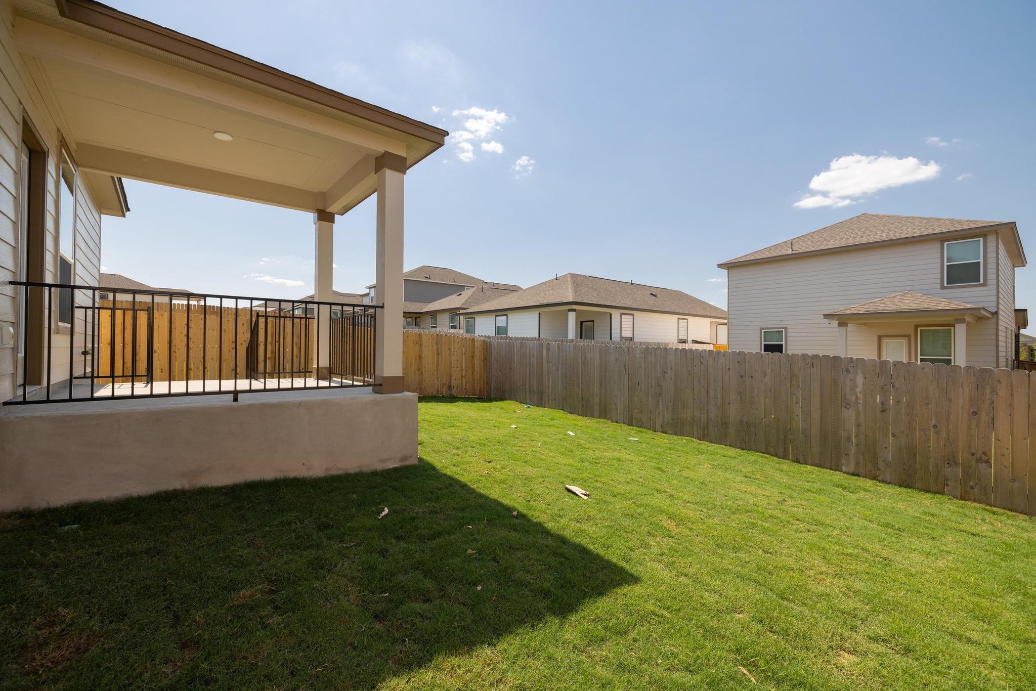 260 Feathers St Property Photo 33