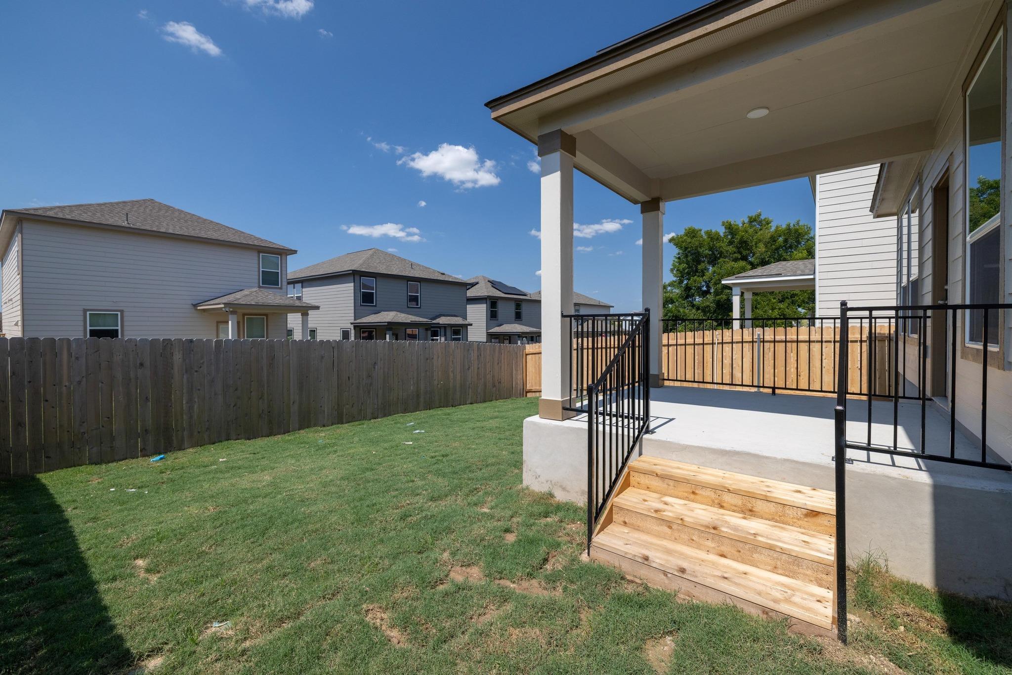260 Feathers St Property Photo 34