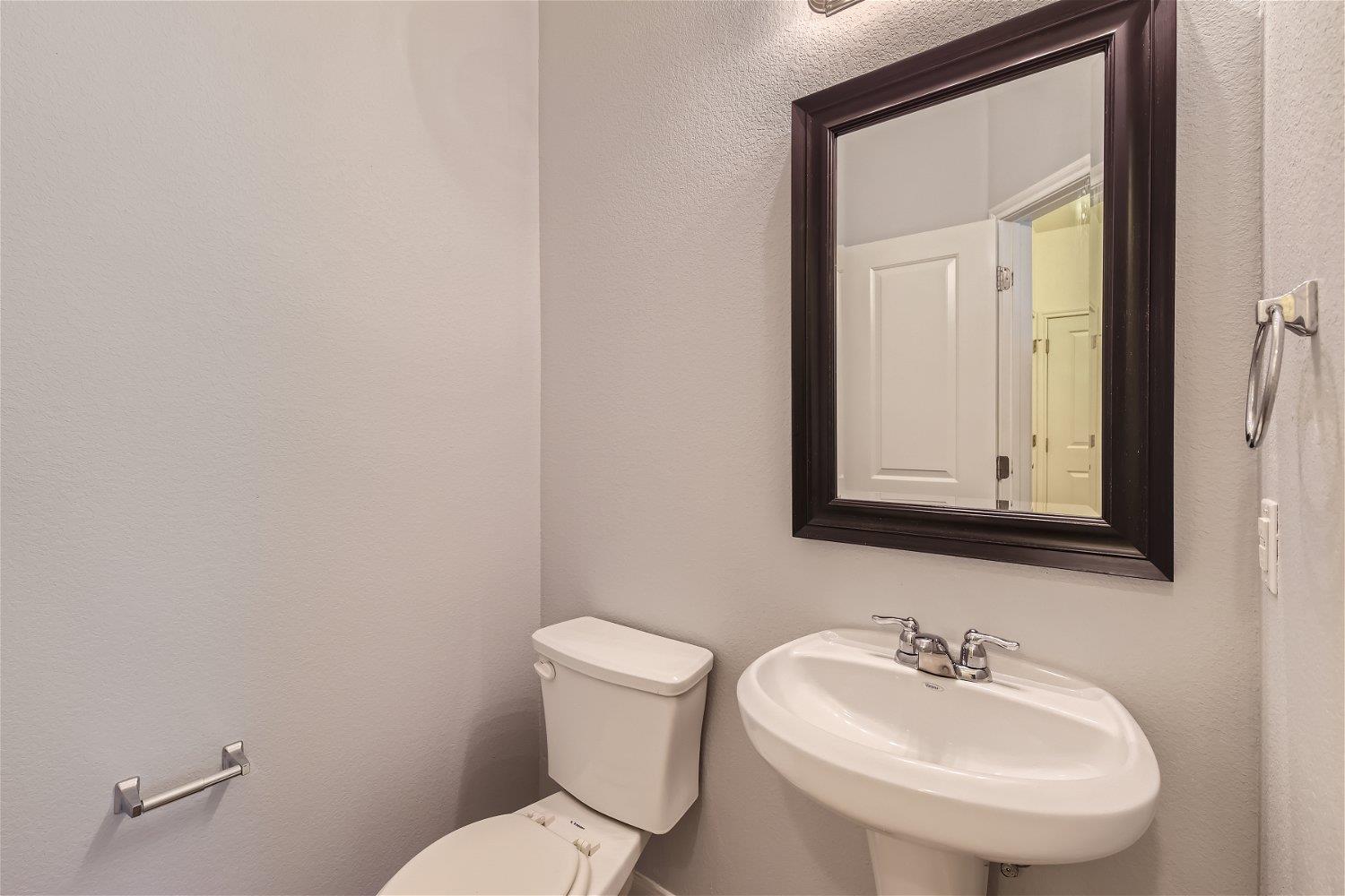 7010 Etna Way Property Photo 7