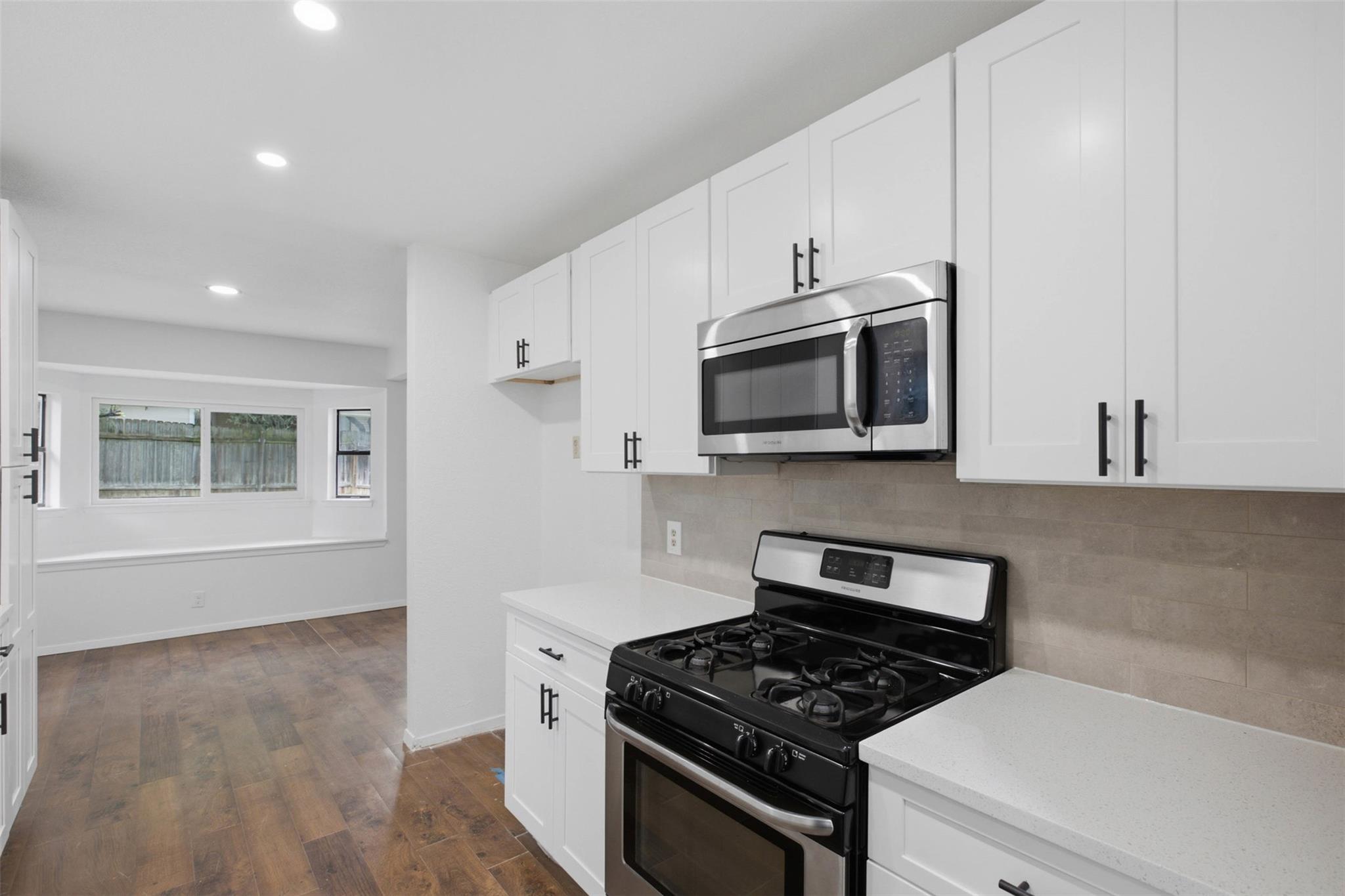 708 Greenwich Pl Property Photo 11