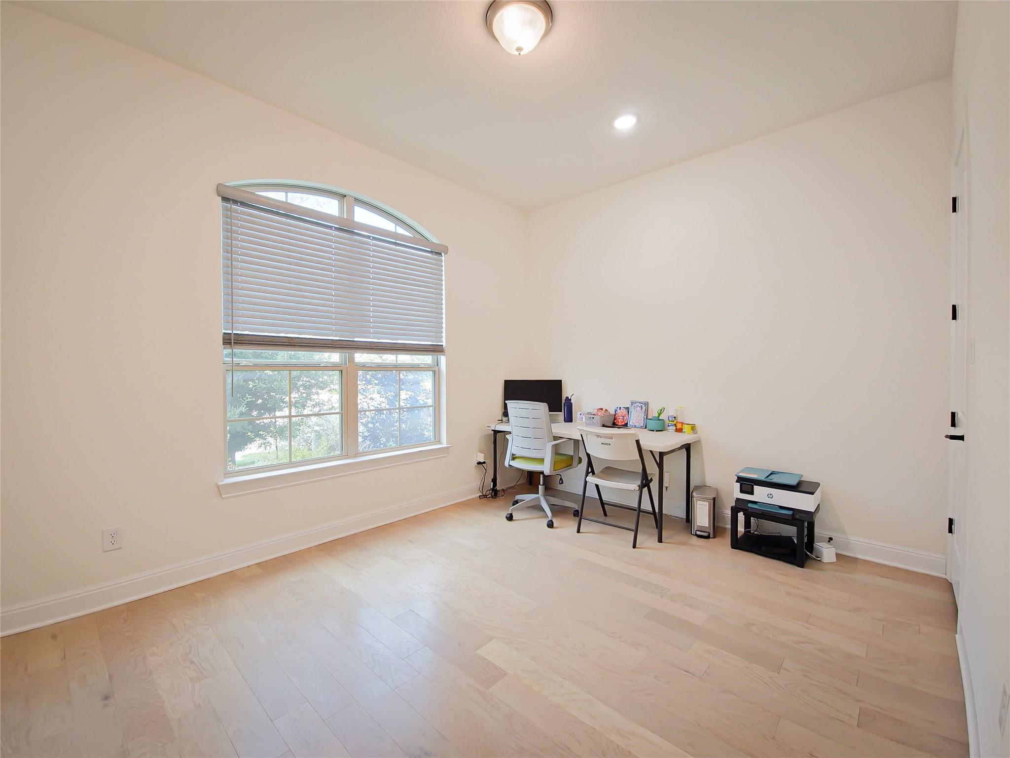 813 Sunny Ridge Dr Property Photo 4