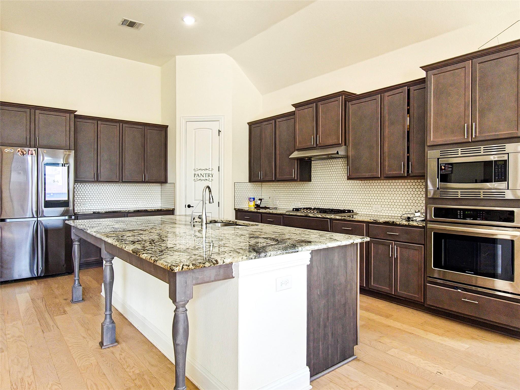 813 Sunny Ridge Dr Property Photo 7