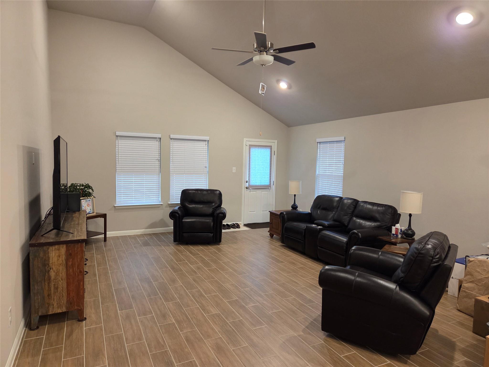 208 Comet Pointe Dr Property Photo