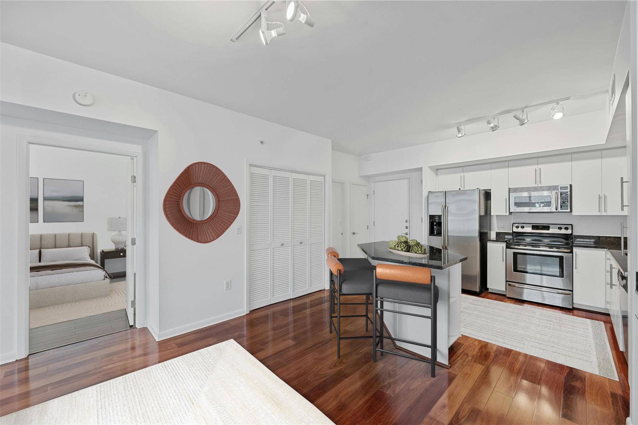 54 Rainey St 613 Property Photo 3