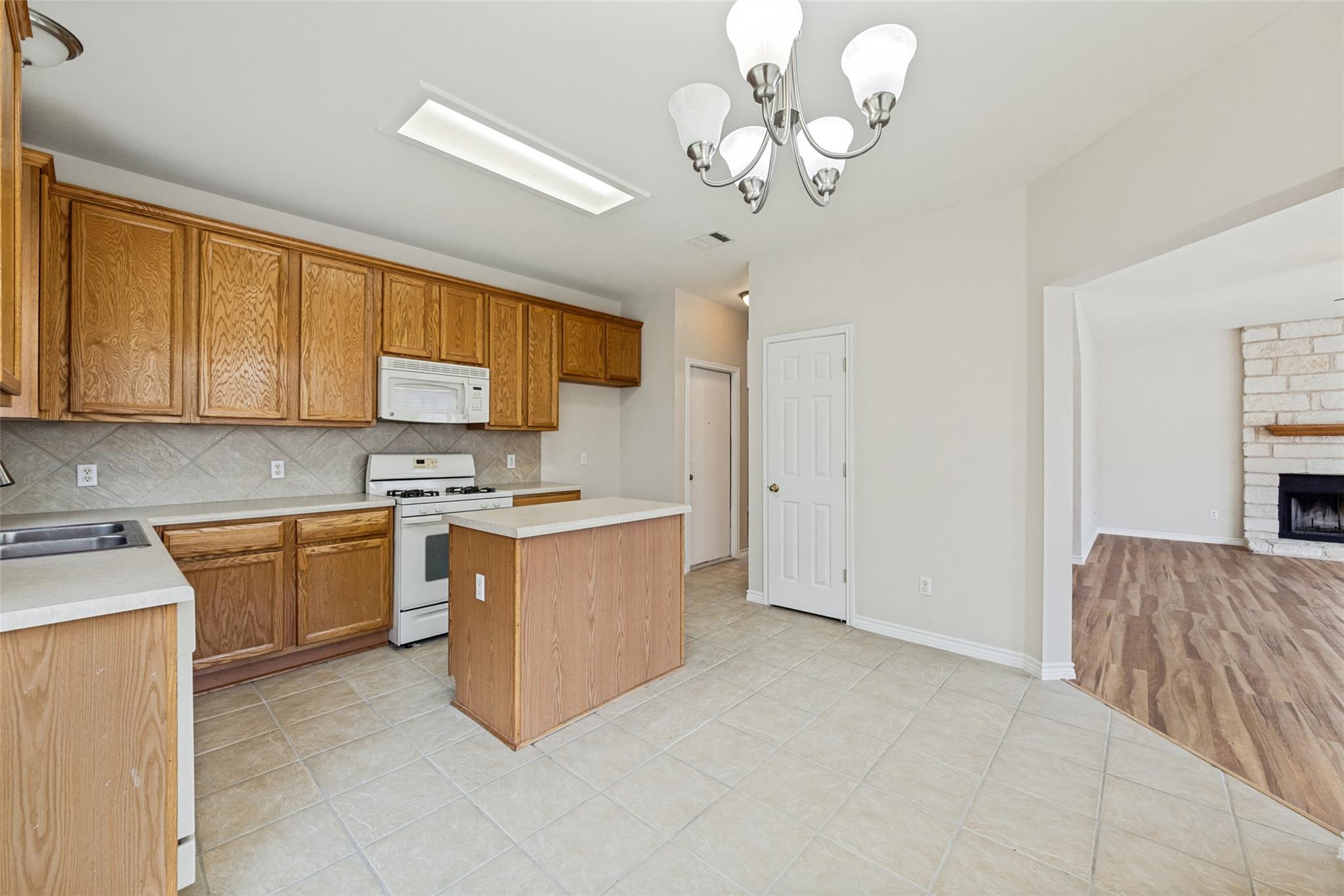 11205 Conchos River Trl Property Photo 8