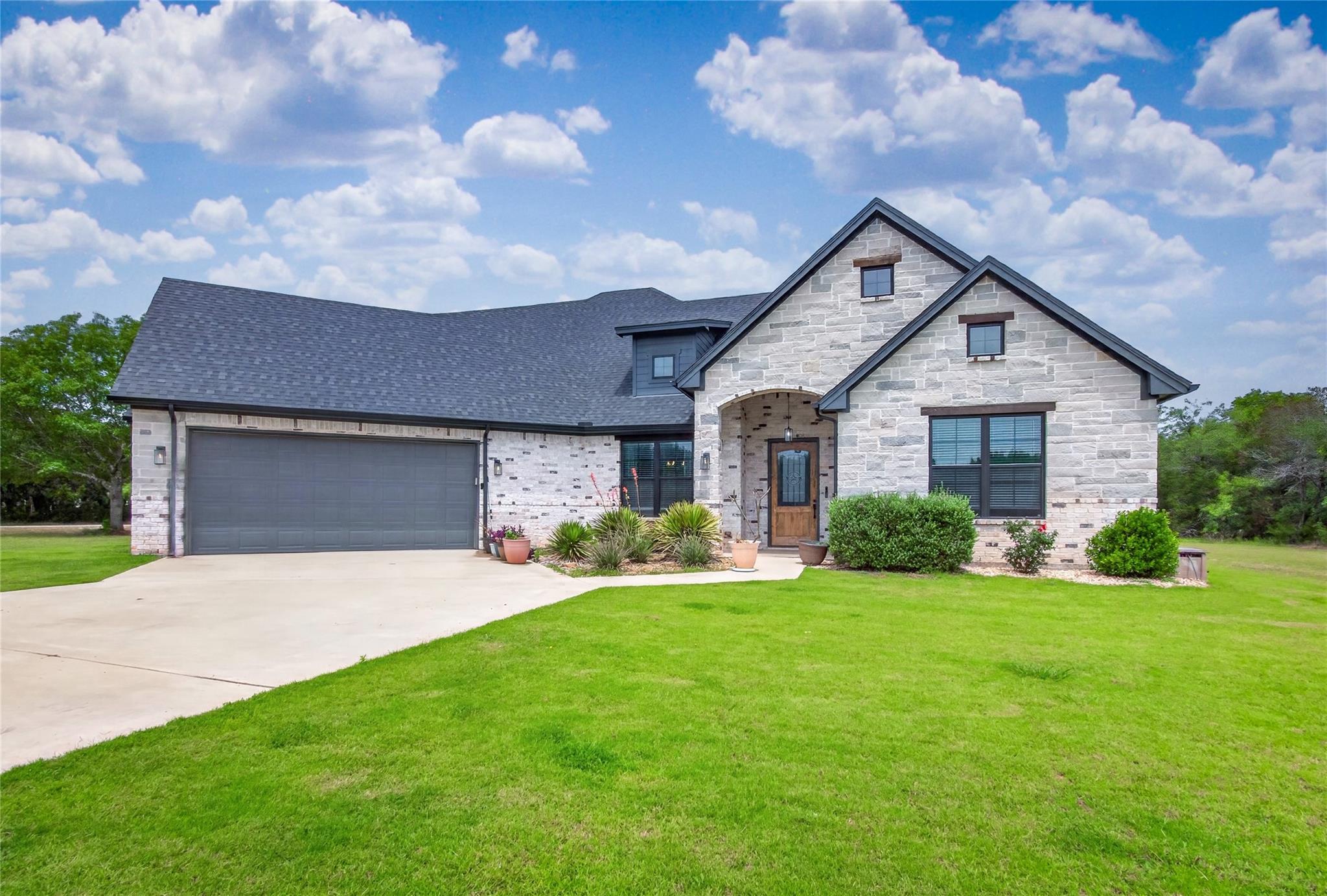 18107 Forrest Dr Property Photo 1