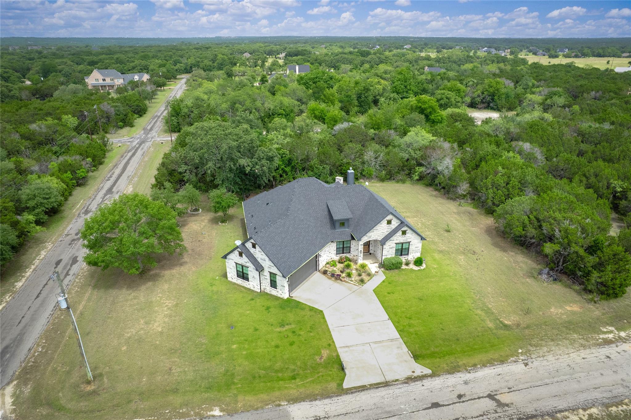 18107 Forrest Dr Property Photo 2
