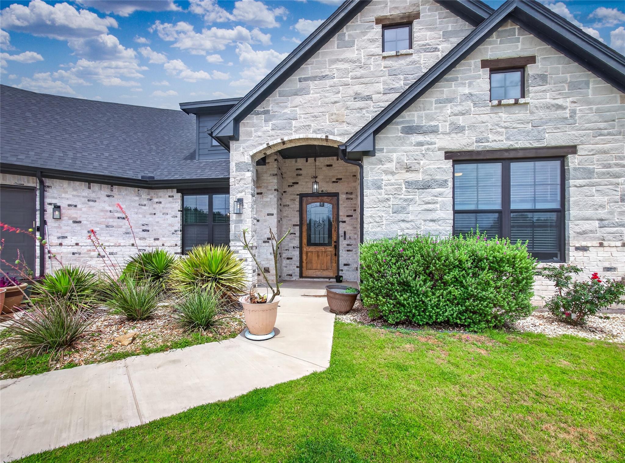 18107 Forrest Dr Property Photo 3