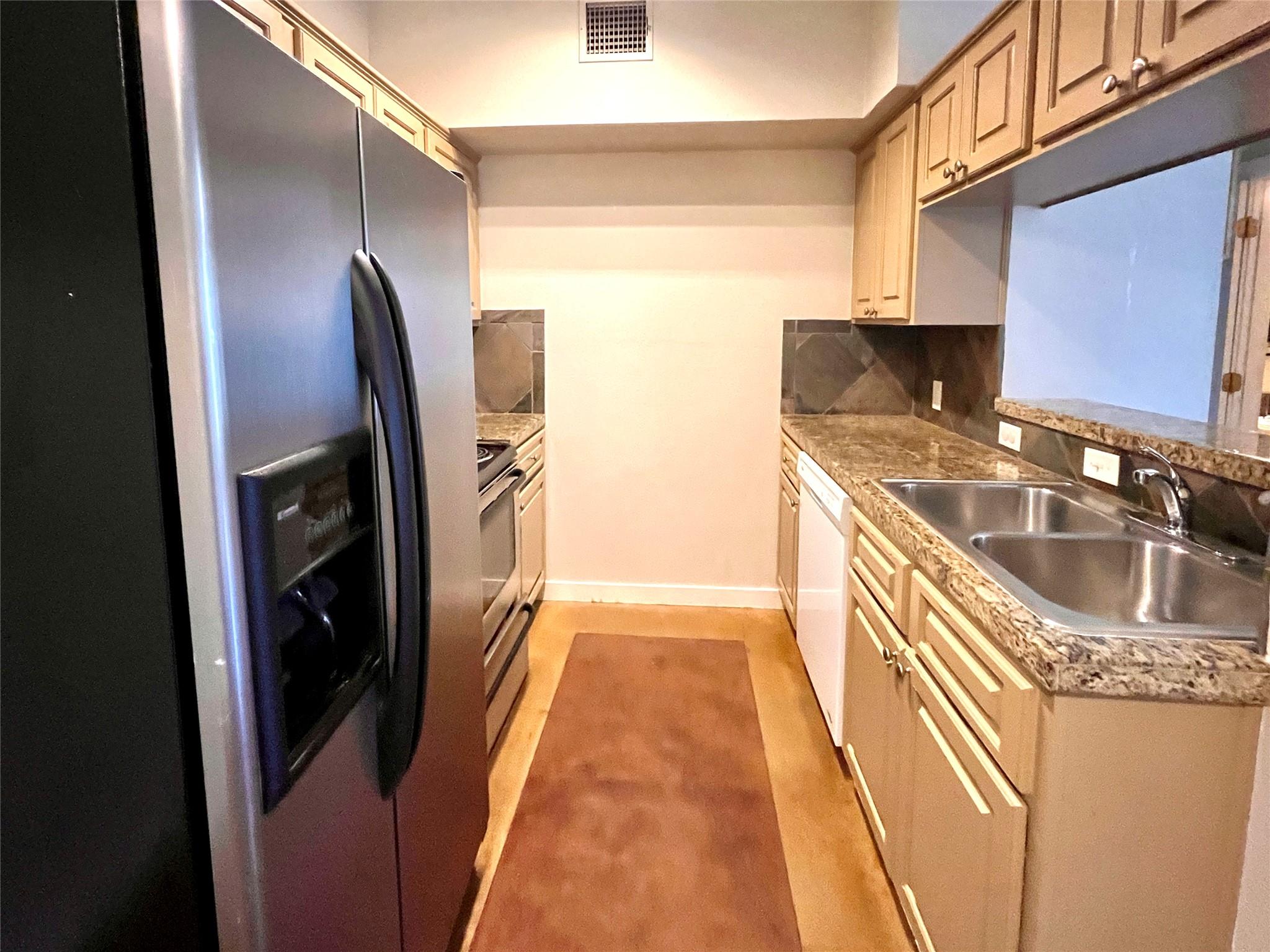 2106 Cullen Ave #112 Property Photo 6